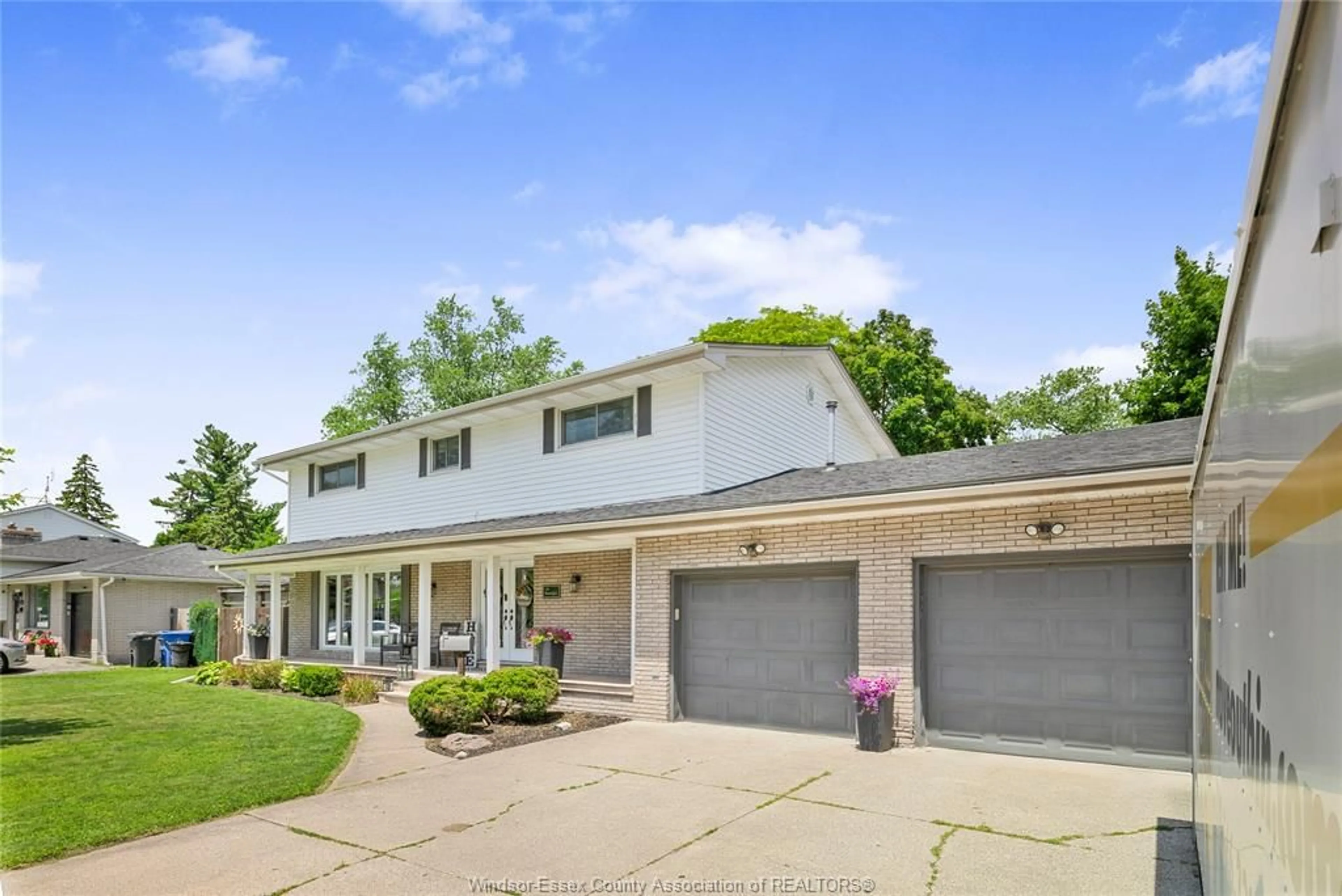 Home with vinyl exterior material, street for 445 LAURIER, LaSalle Ontario N9J 1M1