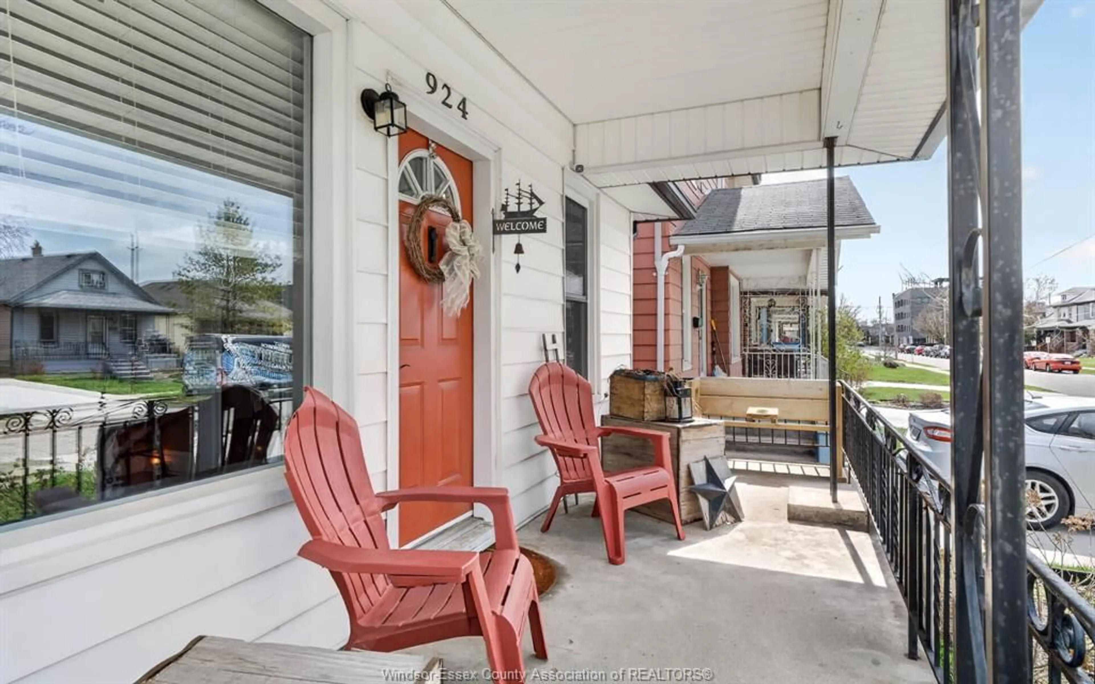 Patio, street for 924 MARENTETTE Ave, Windsor Ontario N9A 2A3