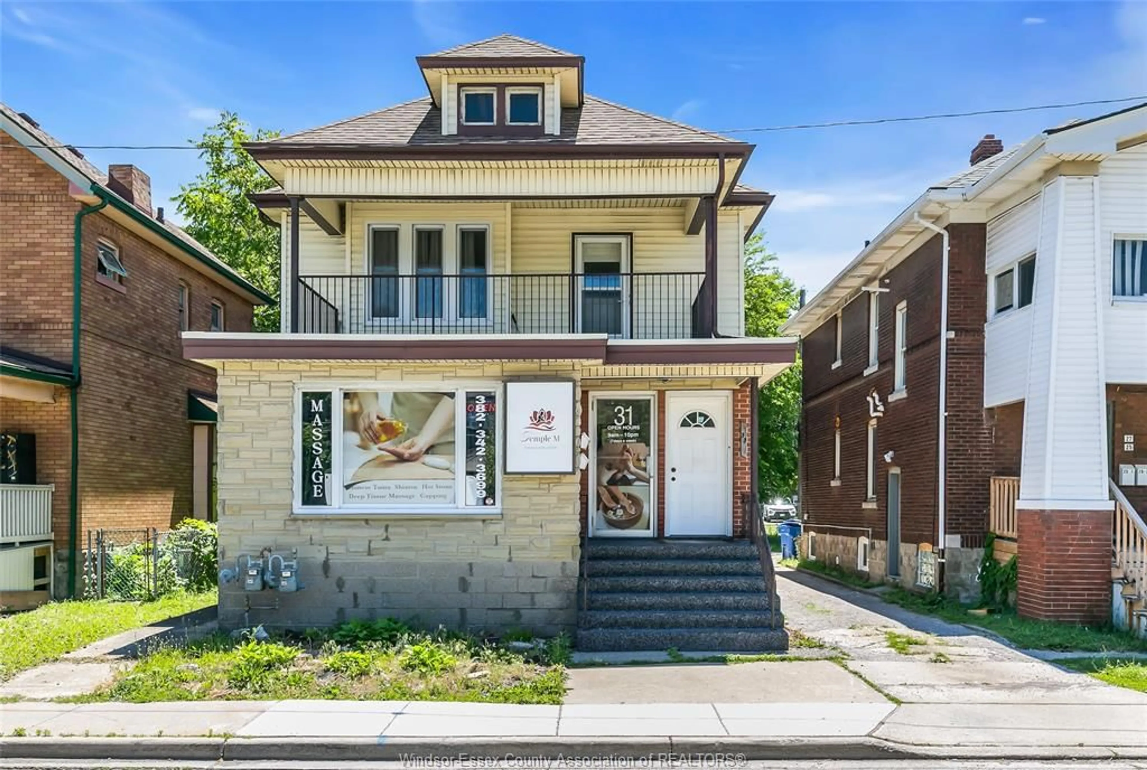 Home with brick exterior material, street for 31-33 GILES, Windsor Ontario N9A 4B6