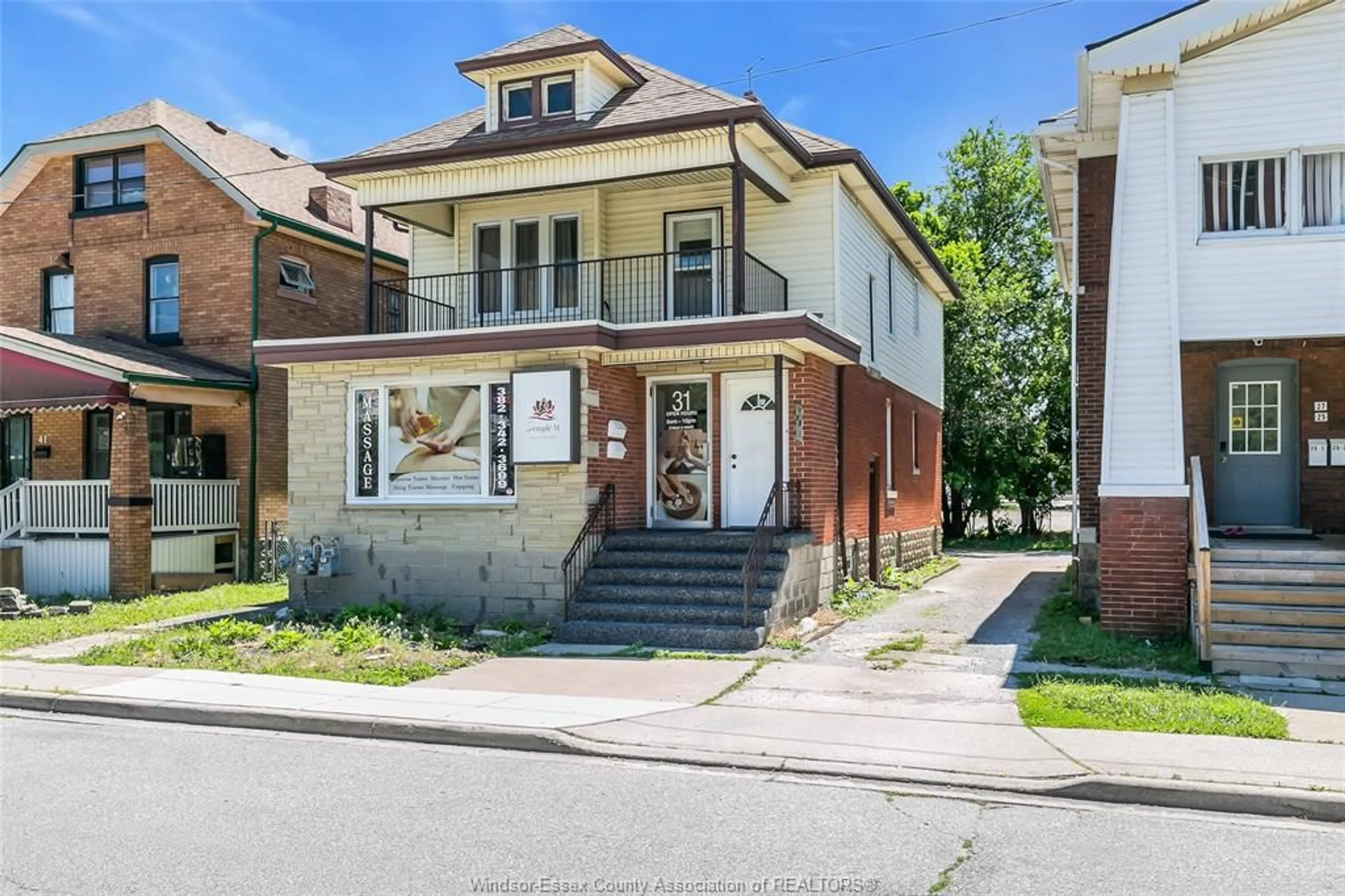 Home with brick exterior material, street for 31-33 GILES, Windsor Ontario N9A 4B6