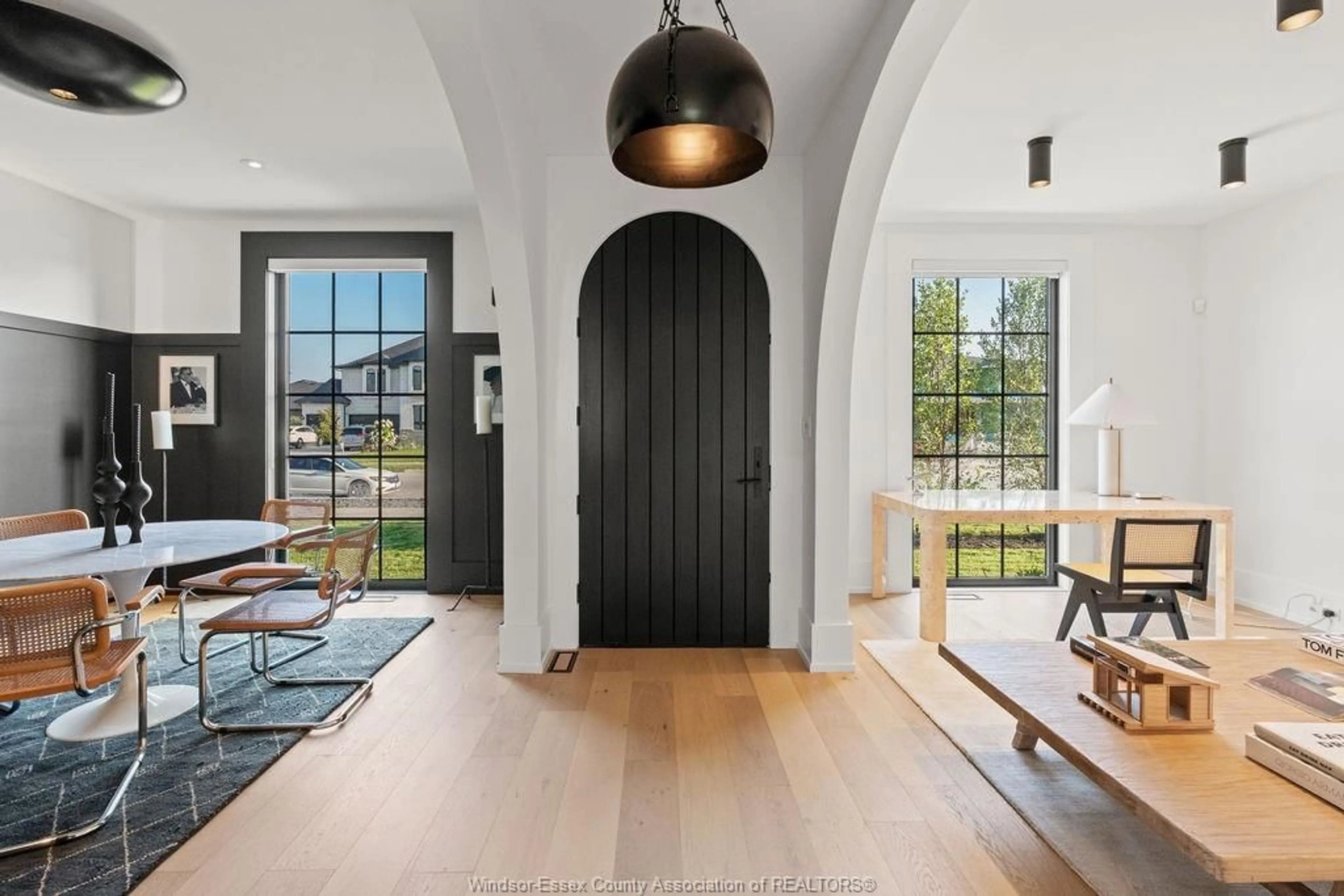 Indoor entryway for 3901 LASALLE WOODS, LaSalle Ontario N9H 0C1