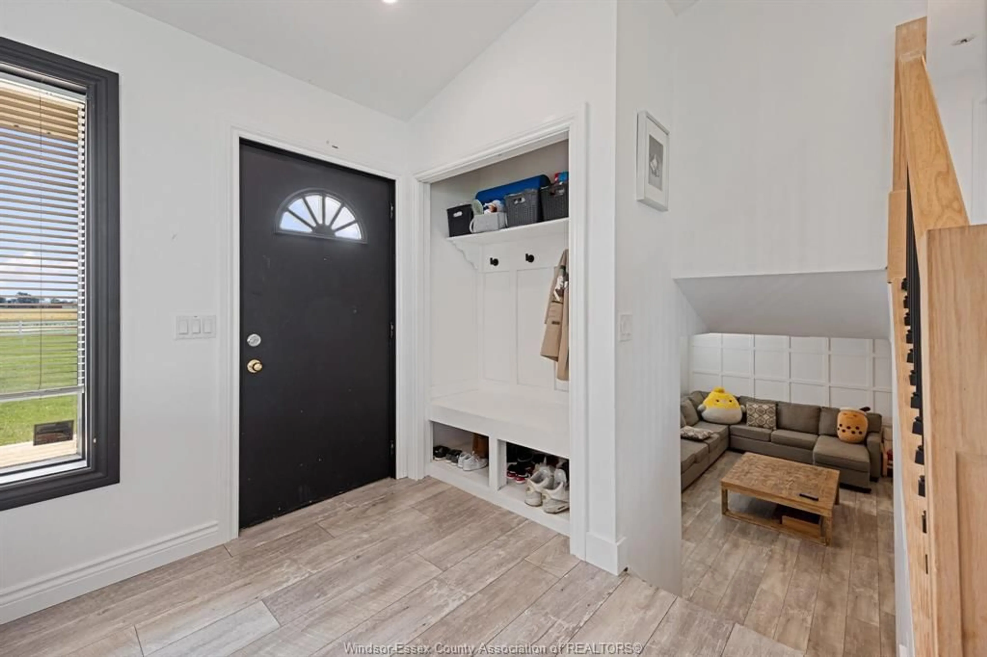 Indoor entryway for 6485 CONCESSION 8, Tecumseh Ontario N0R 1L0
