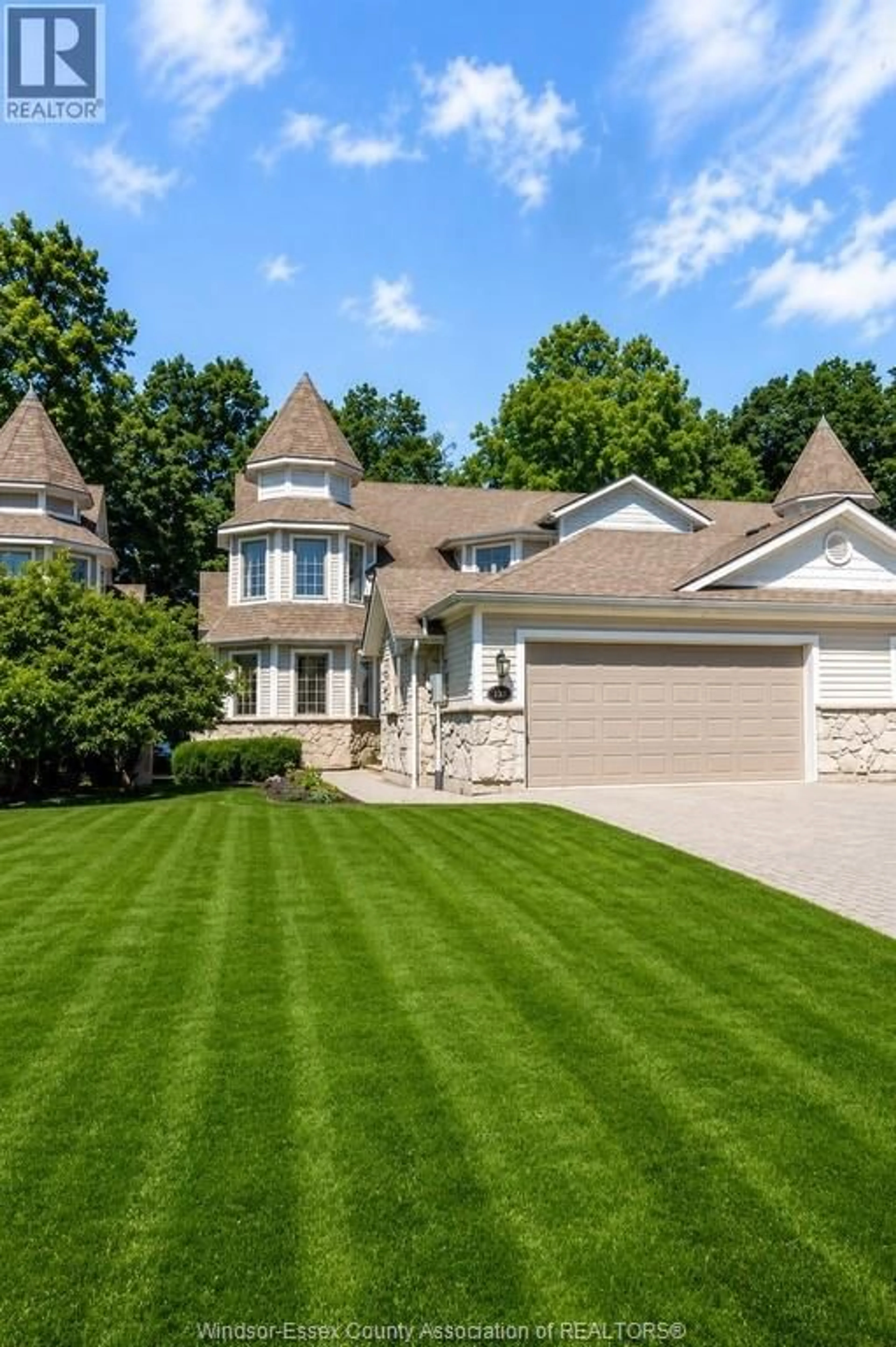 Home with vinyl exterior material, street for 208 CRYSTAL BAY Dr, Amherstburg Ontario N9V 4A6