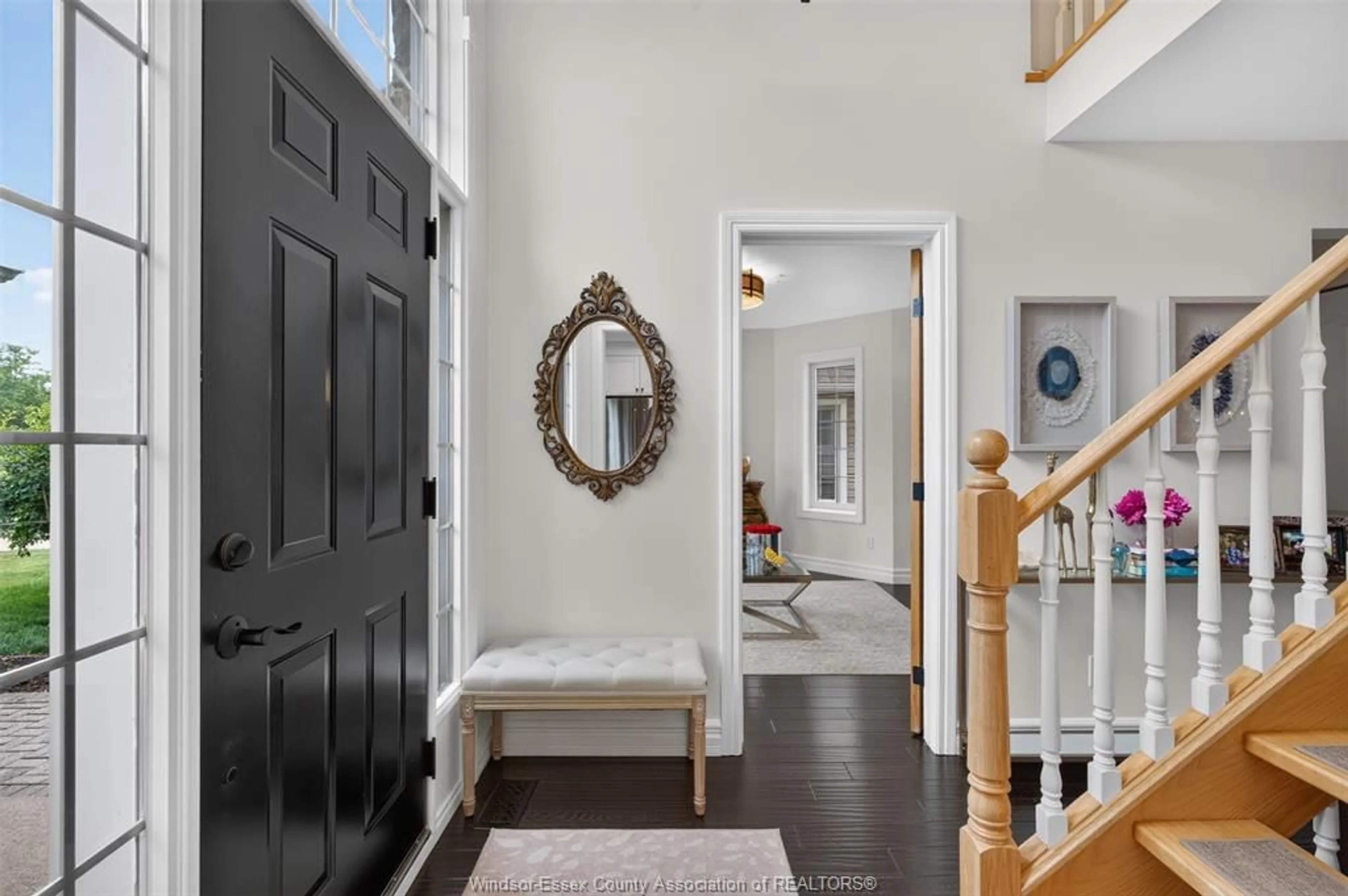 Indoor entryway for 208 CRYSTAL BAY Dr, Amherstburg Ontario N9V 4A6