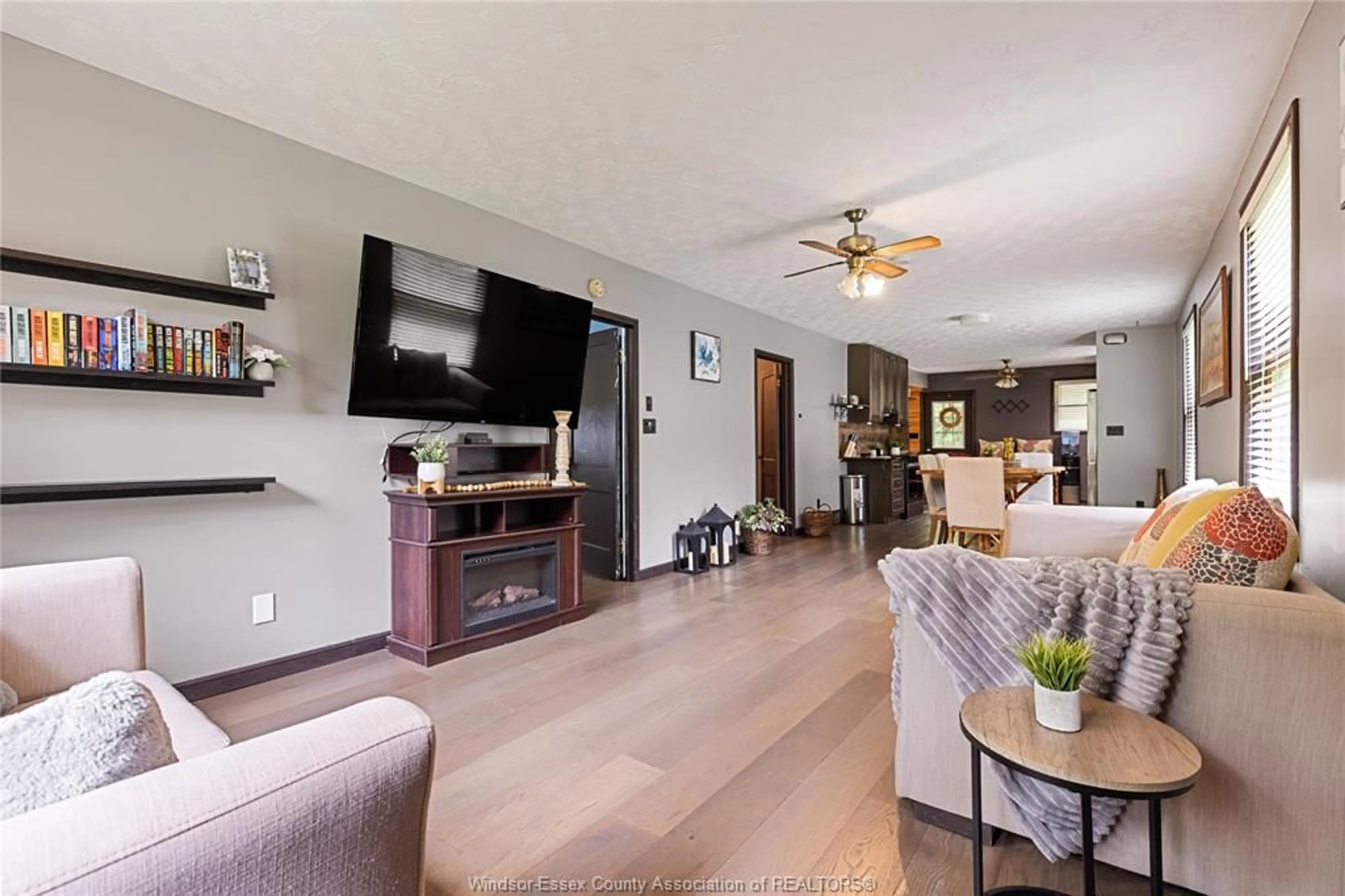 Living room with furniture, unknown for 19781 DILLION Rd, Chatham Ontario N0P 1A0