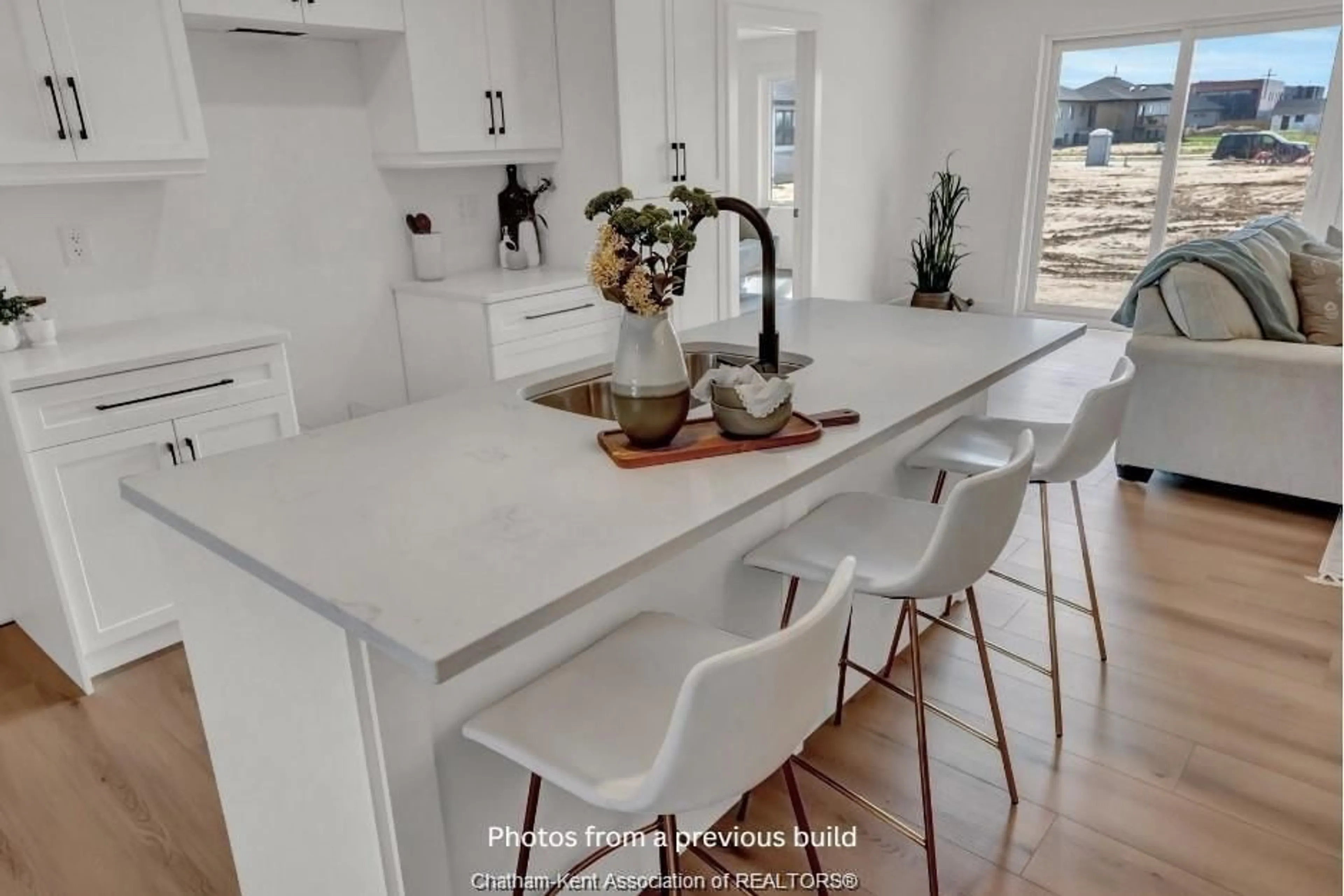 Open concept kitchen, ceramic/tile floor for 27 Cornerstone Pl, Chatham Ontario N7M 0V8