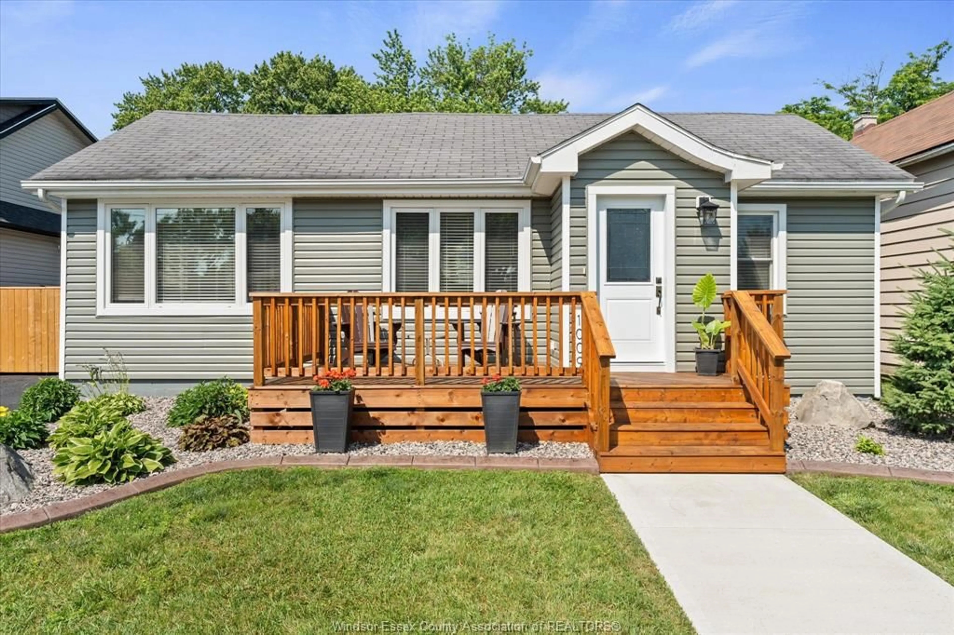 Home with vinyl exterior material, street for 1009 WILLIAM ST, Tecumseh Ontario N8N 2A5