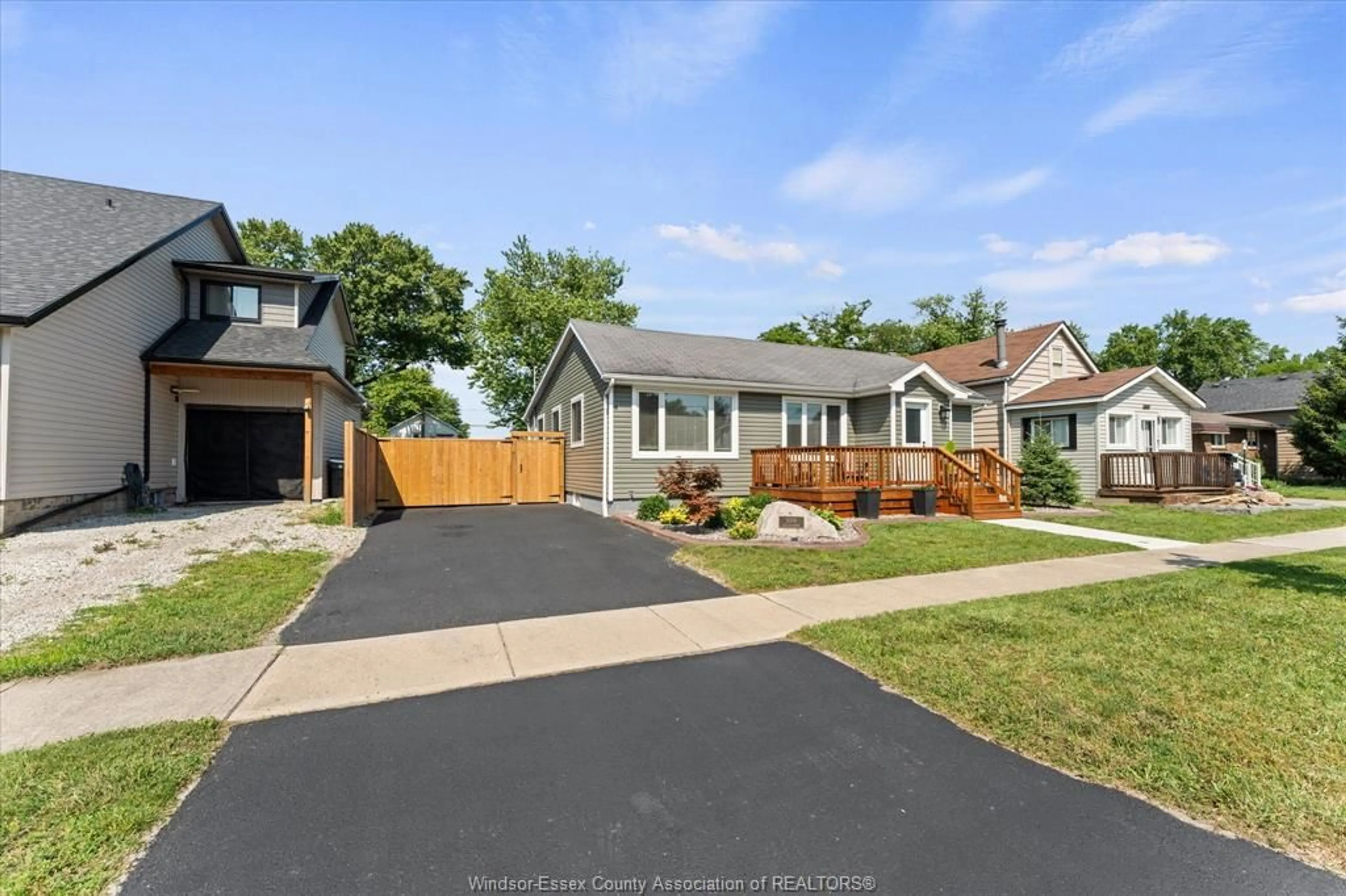 Home with vinyl exterior material, street for 1009 WILLIAM ST, Tecumseh Ontario N8N 2A5
