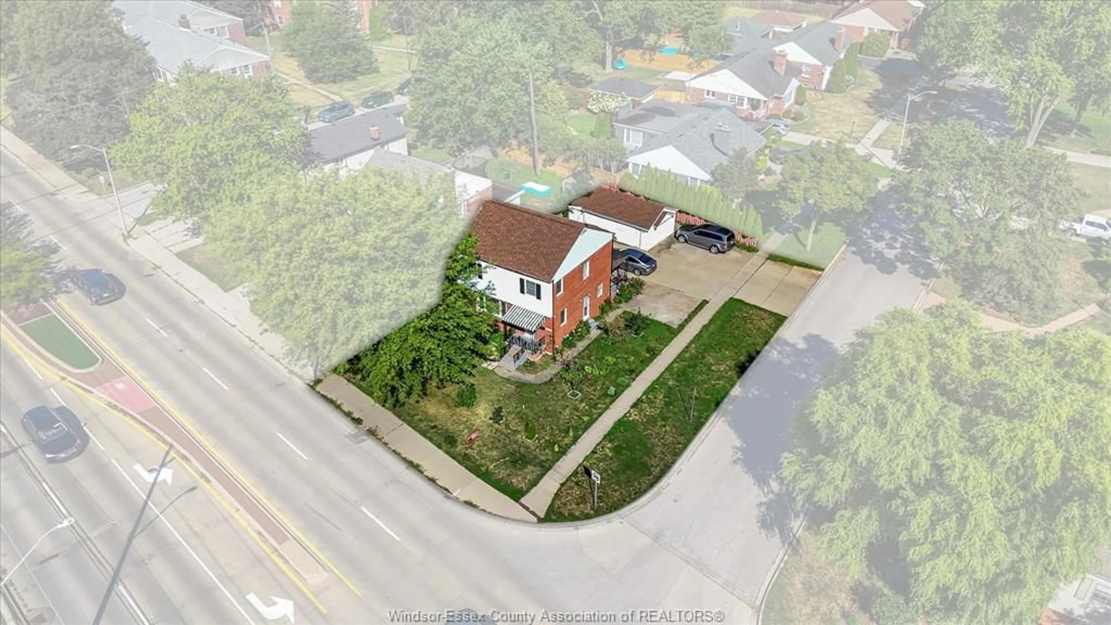 A pic from outside/outdoor area/front of a property/back of a property/a pic from drone, street for 5188 WYANDOTTE ST St, Windsor Ontario N8S 1L2