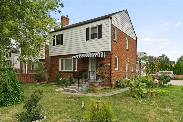 5188 WYANDOTTE ST St, Windsor 2