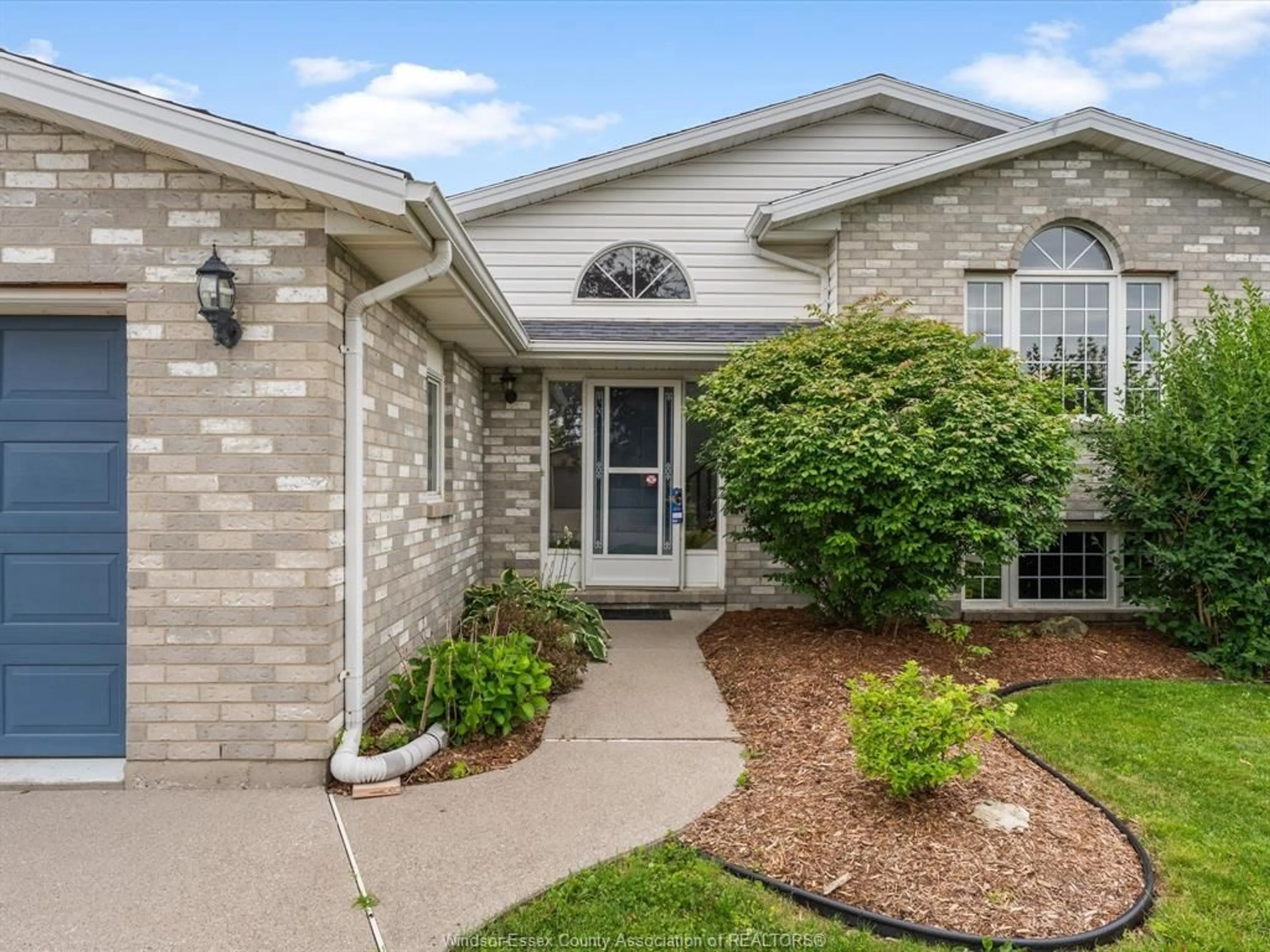 Home with brick exterior material, unknown for 1553 BLAIRWOOD Cres, Windsor Ontario N8W 5M6