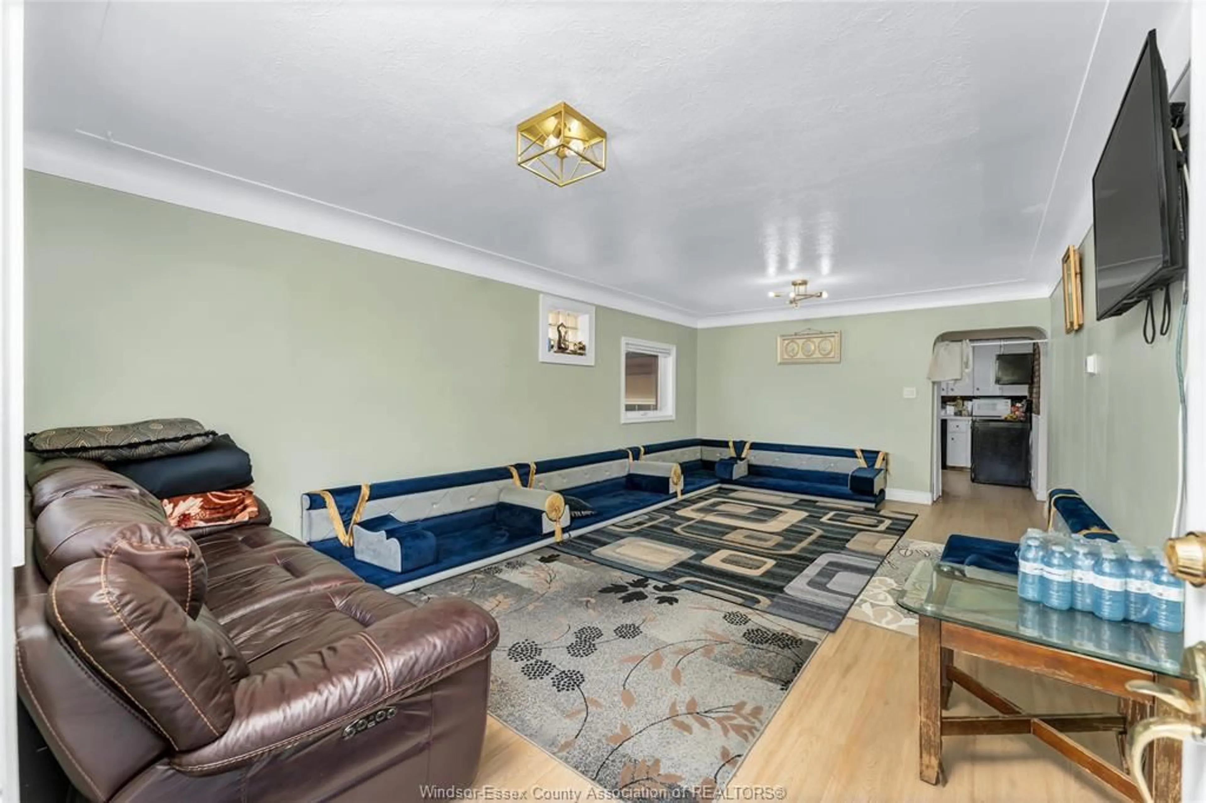 Living room with furniture, carpet floor for 986 EASTLAWN, Windsor Ontario N8S 3H9