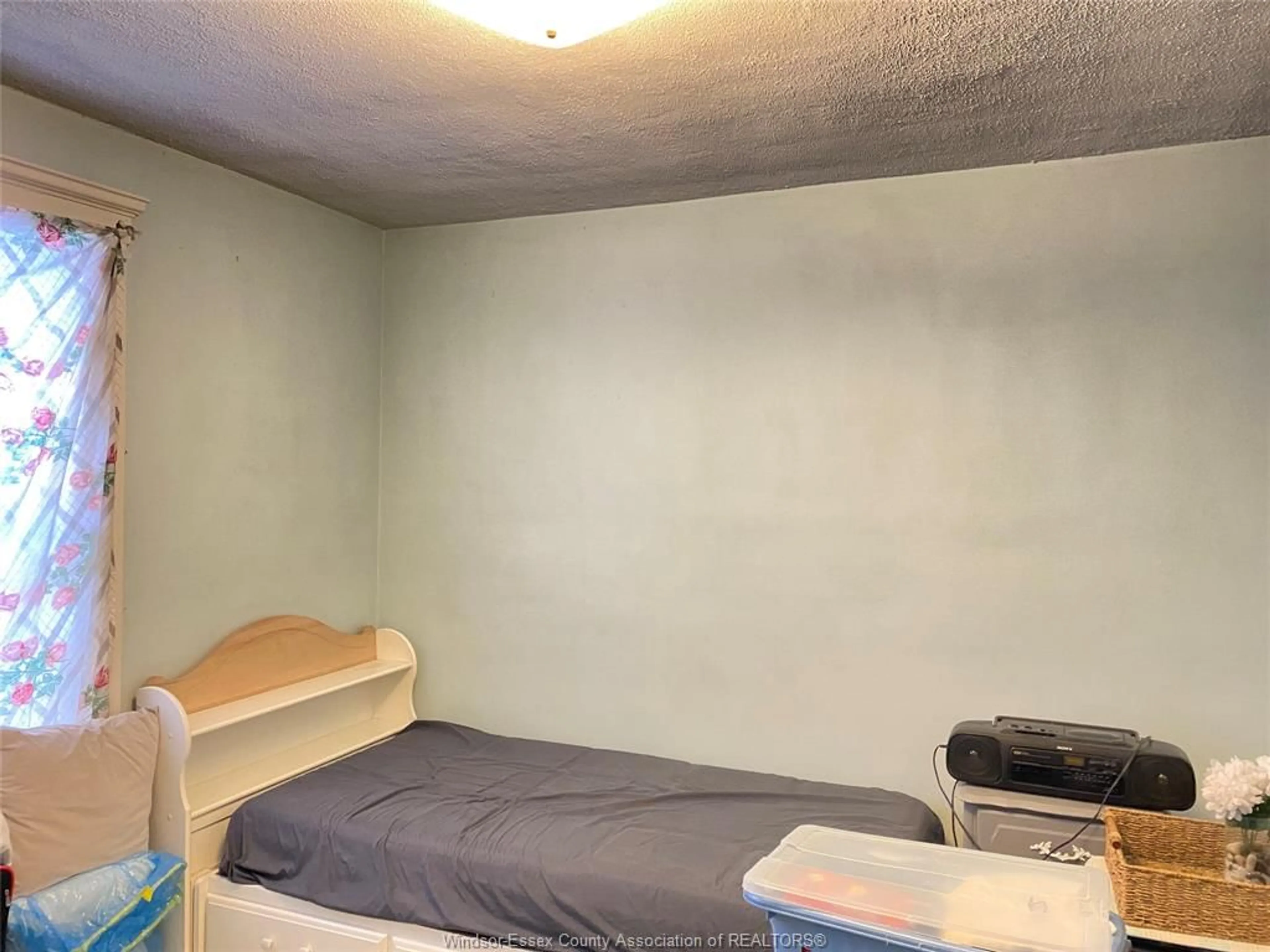 A pic of a room for 876 DOUGALL Ave, Windsor Ontario N9A 4R1