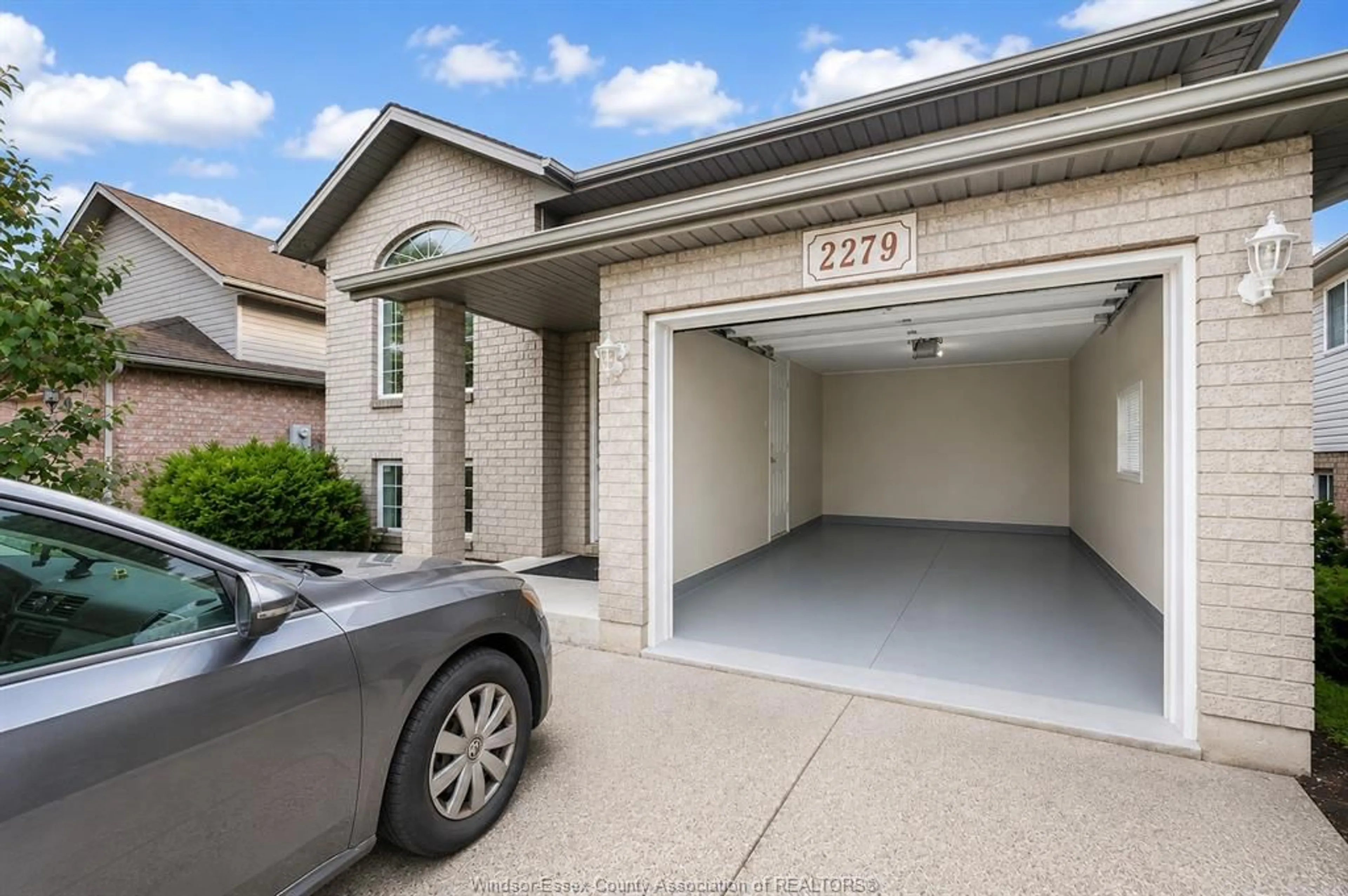 Indoor garage for 2279 MCKAY, Windsor Ontario N9B 3W6