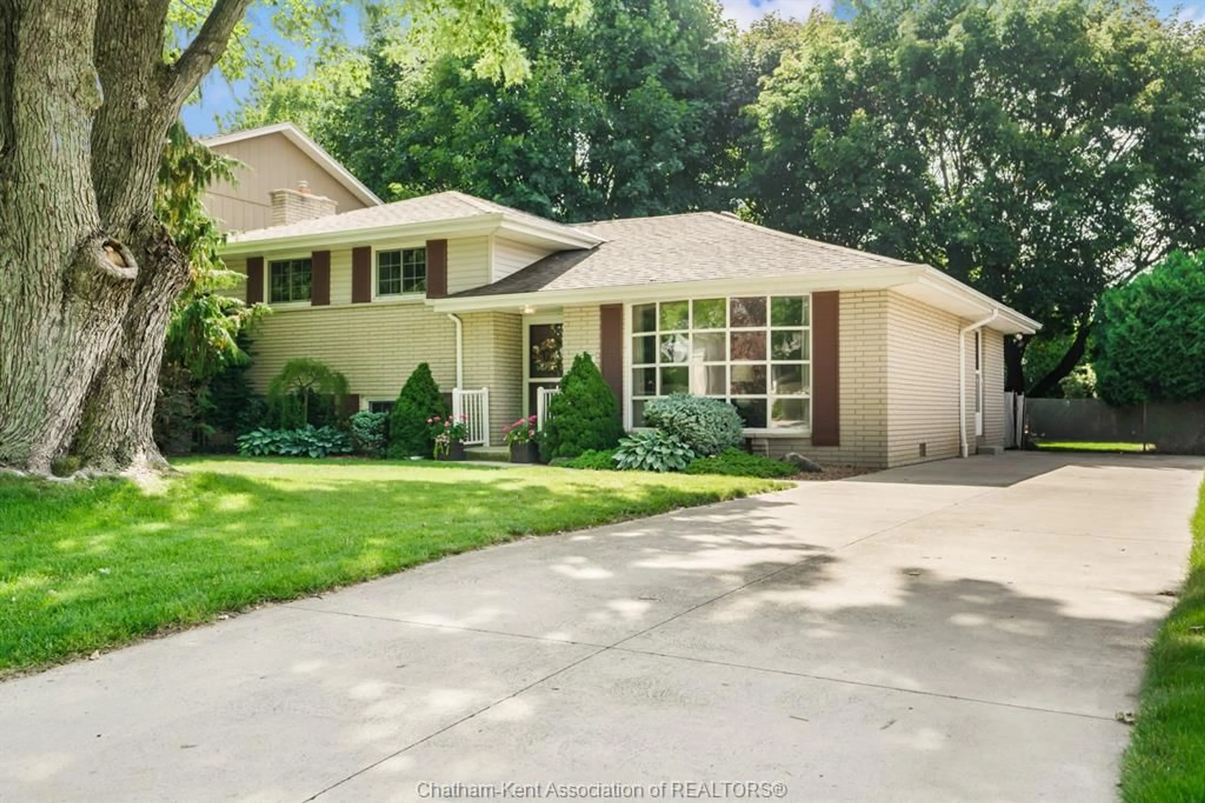 Home with vinyl exterior material, street for 130 Maryknoll Rd, Chatham Ontario N7L 2N1