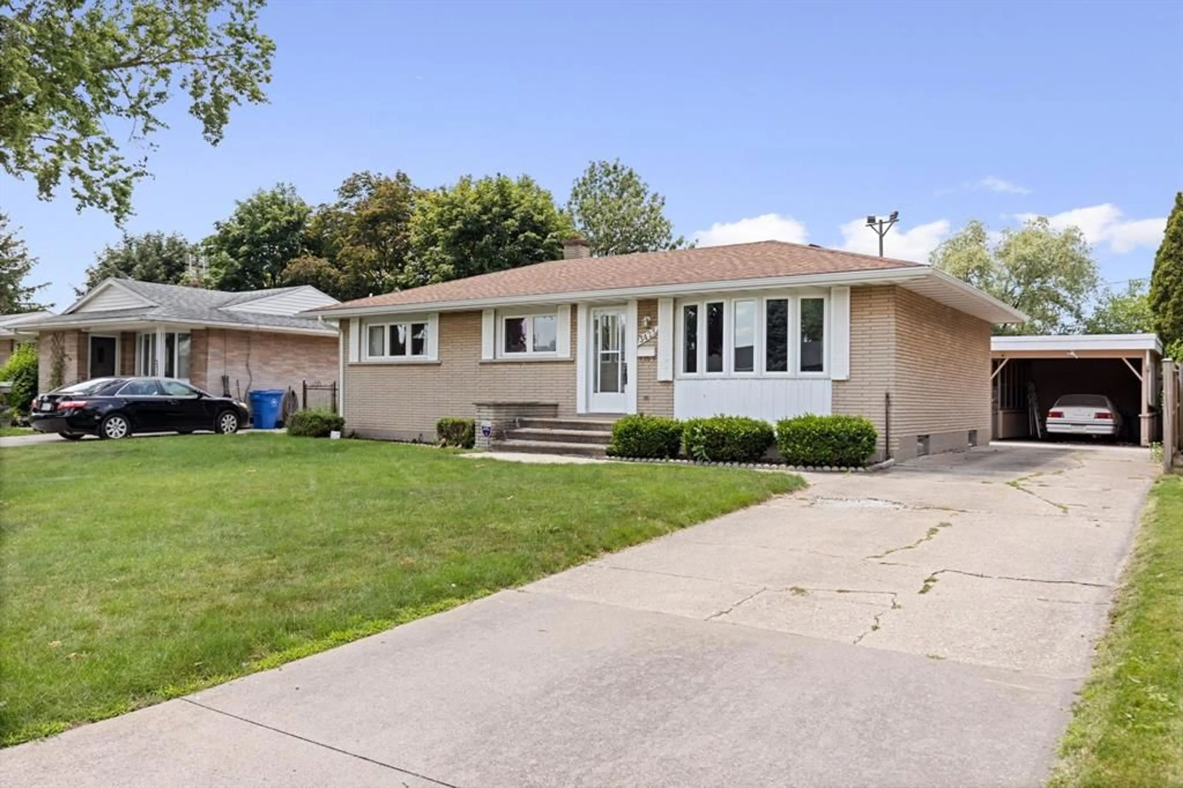 Home with vinyl exterior material, street for 3425 WOODLAWN Ave, Windsor Ontario N8W 2J4
