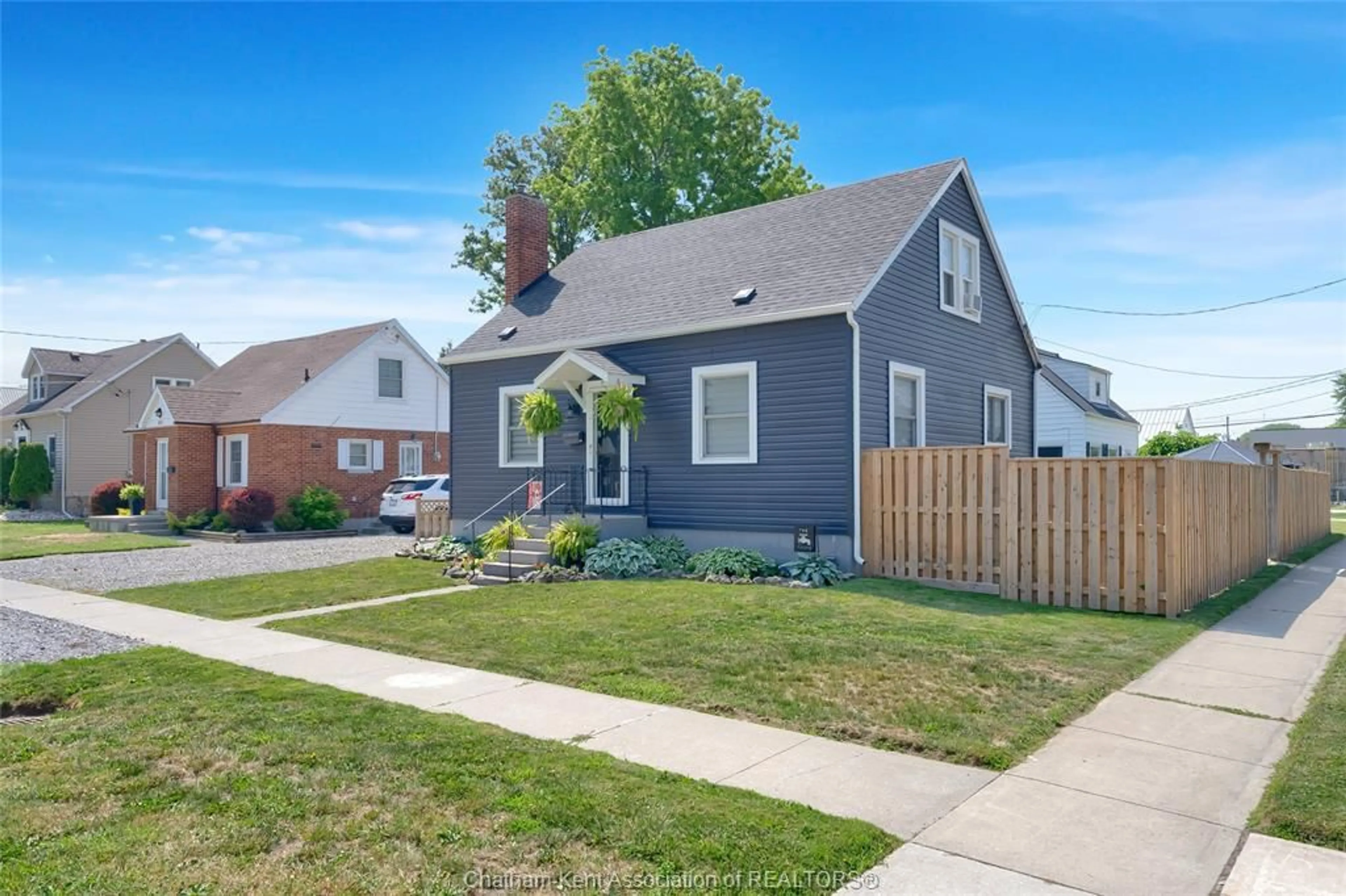 Unknown for 1037 Elizabeth St, Wallaceburg Ontario N8A 3A6