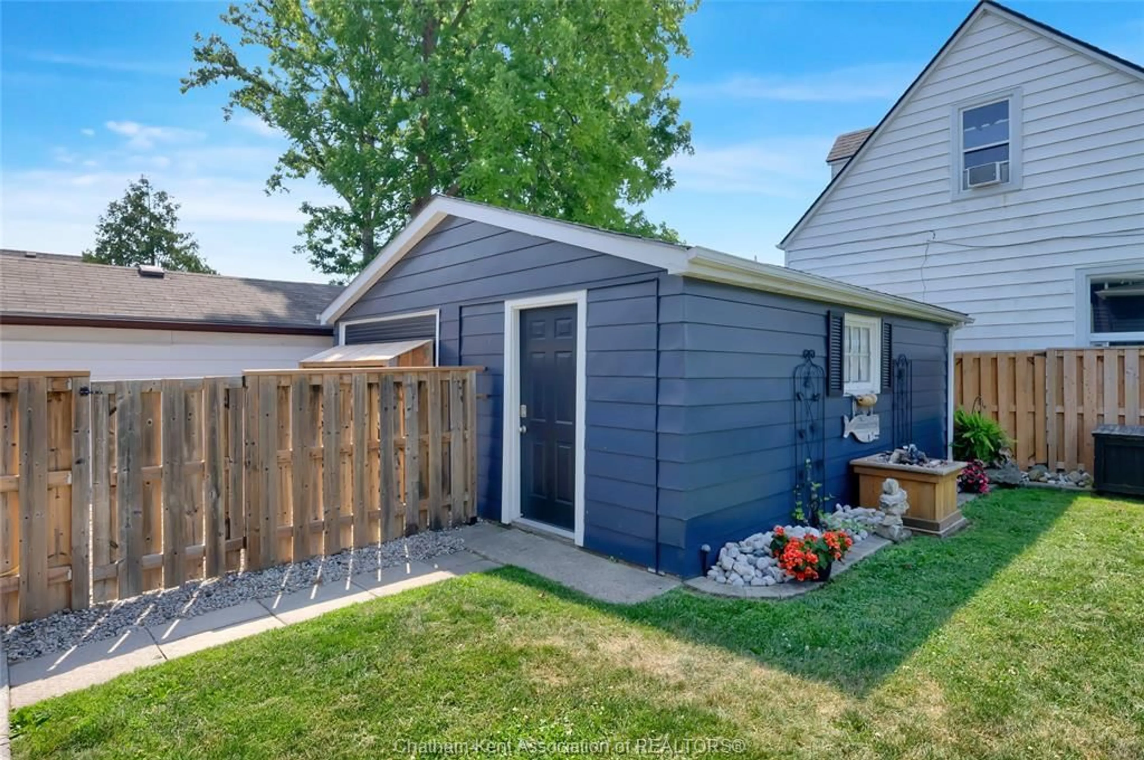 Shed for 1037 Elizabeth St, Wallaceburg Ontario N8A 3A6
