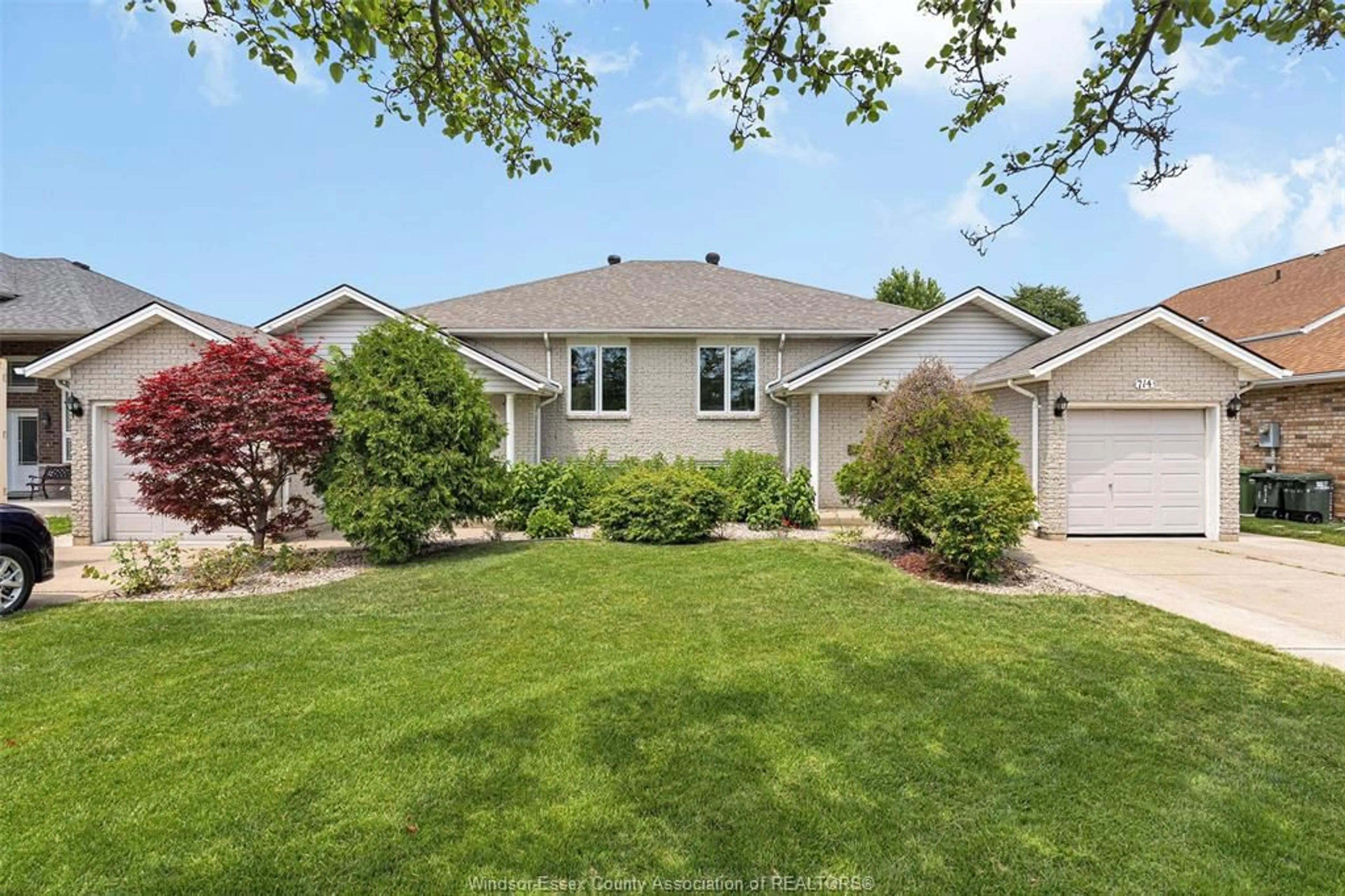 A pic from outside/outdoor area/front of a property/back of a property/a pic from drone, street for 714 CABANA Rd, Windsor Ontario N9G 1A4