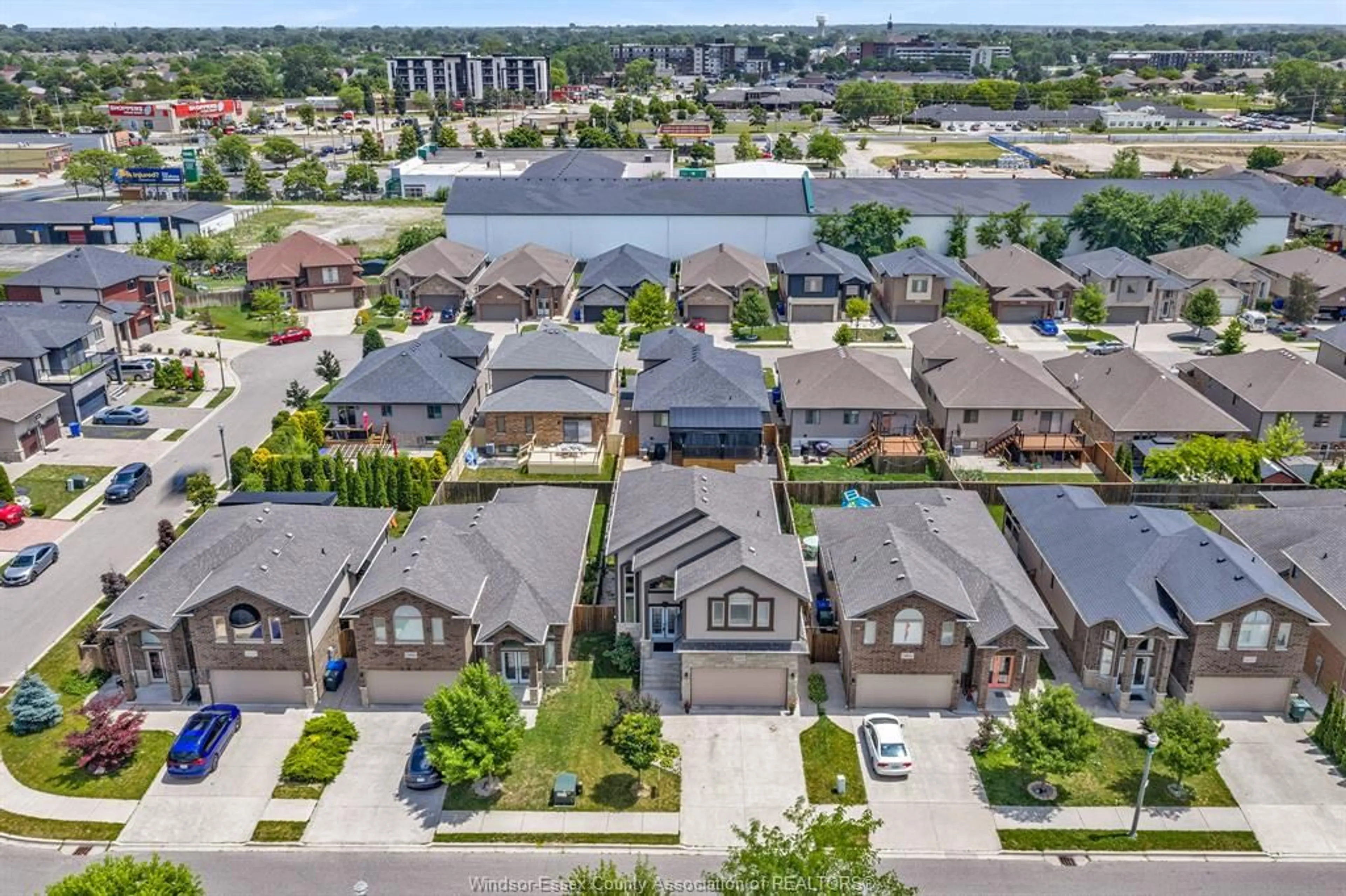 A pic from outside/outdoor area/front of a property/back of a property/a pic from drone, street for 3000 MCROBBIE Cres, Windsor Ontario N8R 0B1