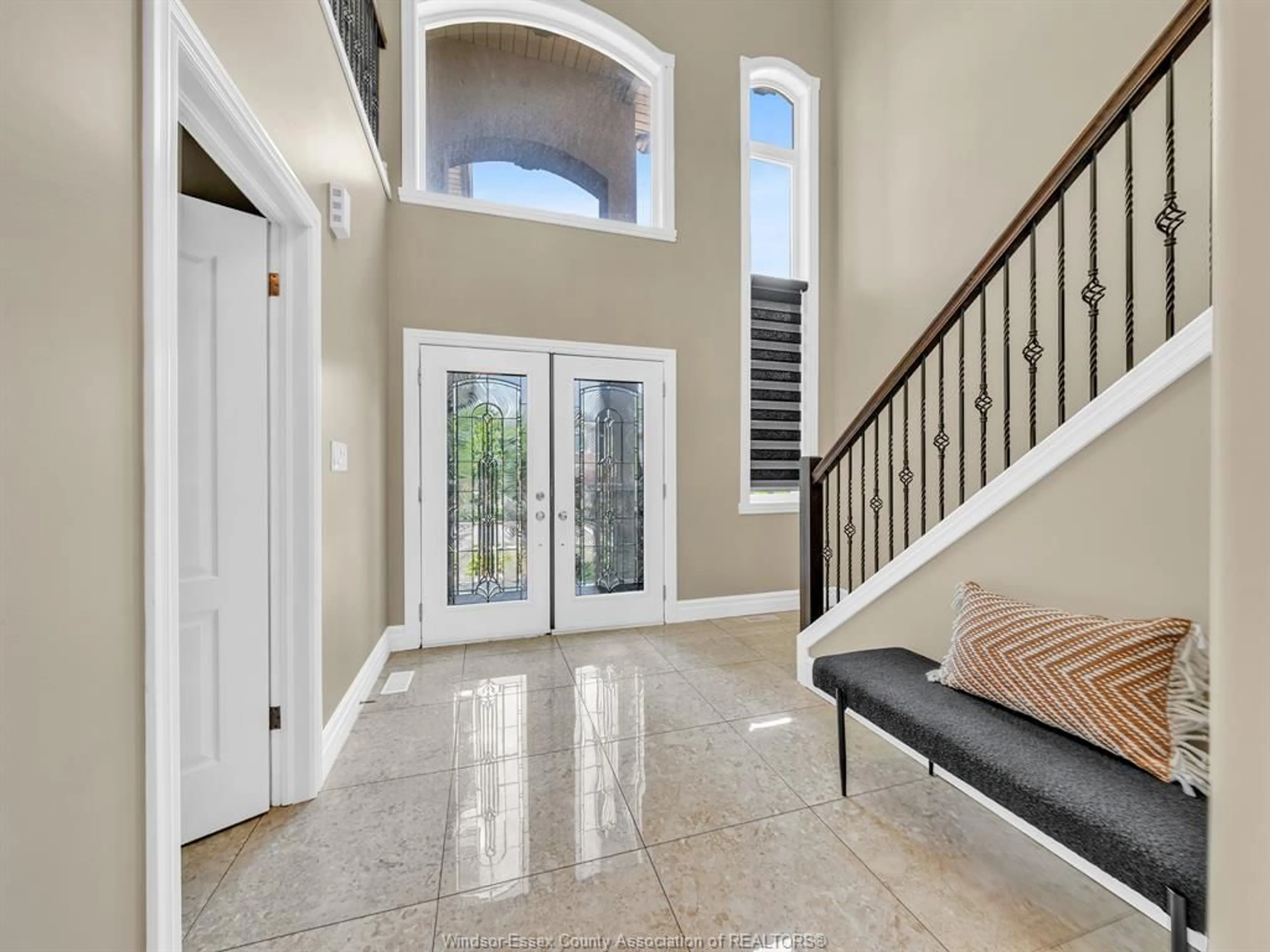 Indoor entryway for 3000 MCROBBIE Cres, Windsor Ontario N8R 0B1