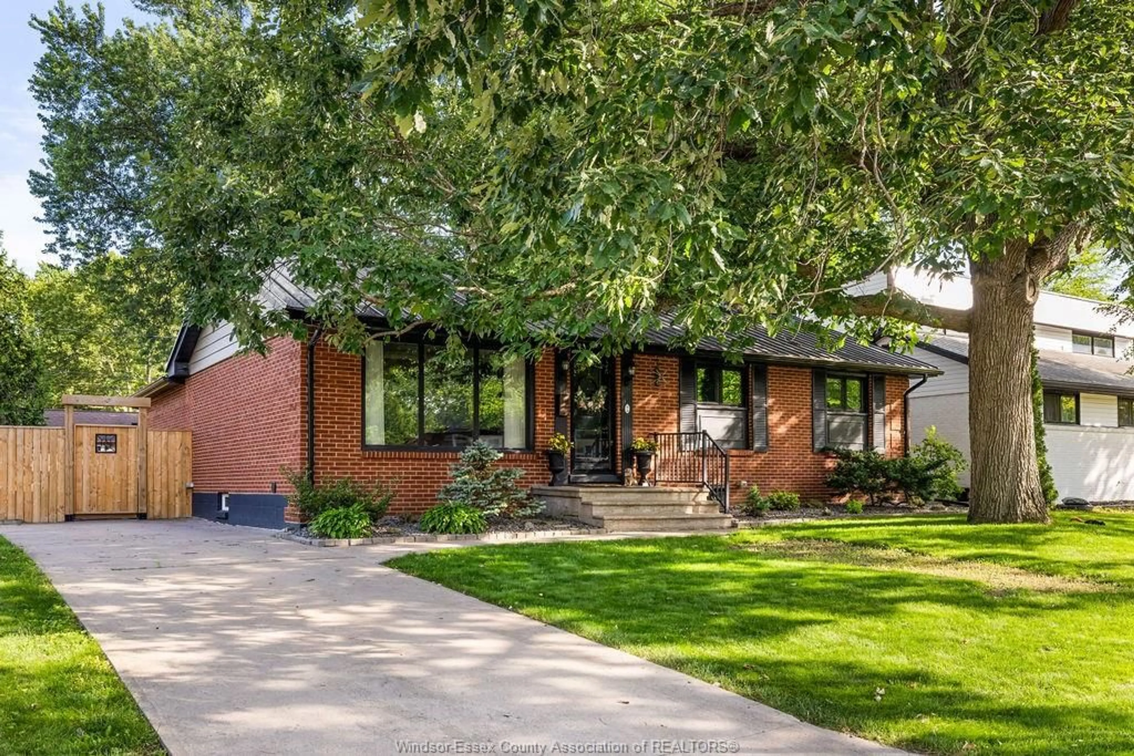 Home with brick exterior material, street for 2 SUMMER Crt, Windsor Ontario N9E 1R1