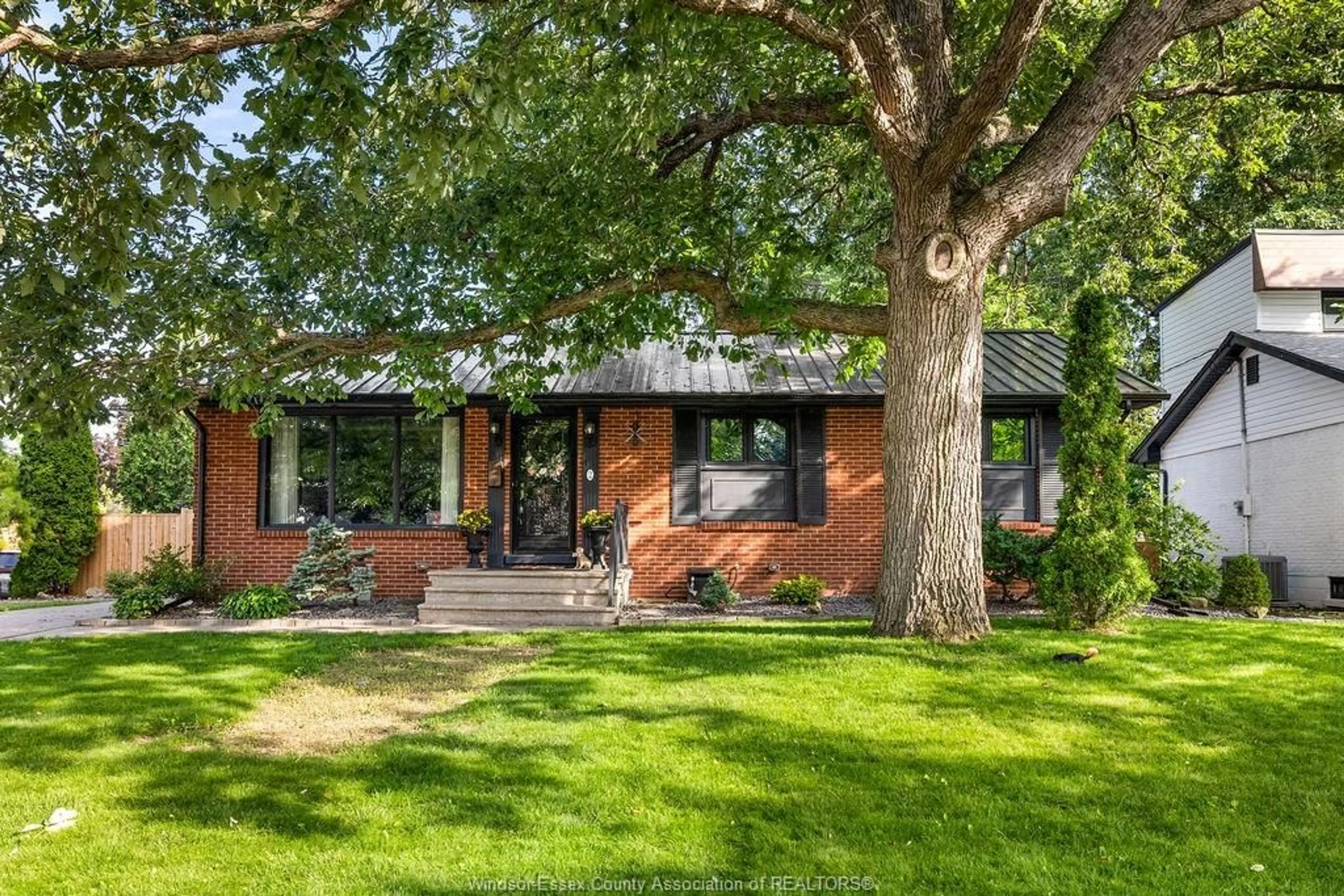 Home with brick exterior material, street for 2 SUMMER Crt, Windsor Ontario N9E 1R1