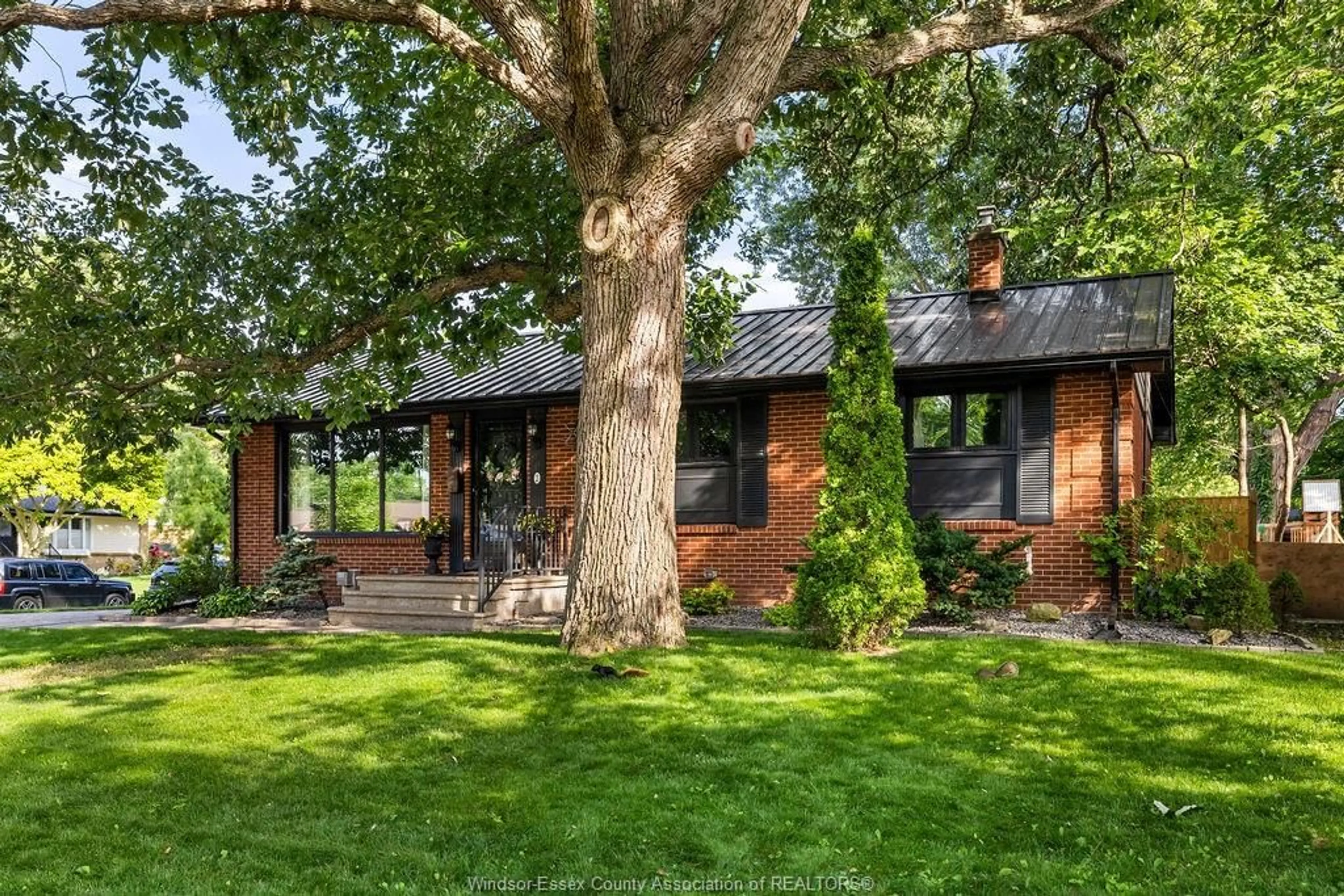Home with brick exterior material, unknown for 2 SUMMER Crt, Windsor Ontario N9E 1R1