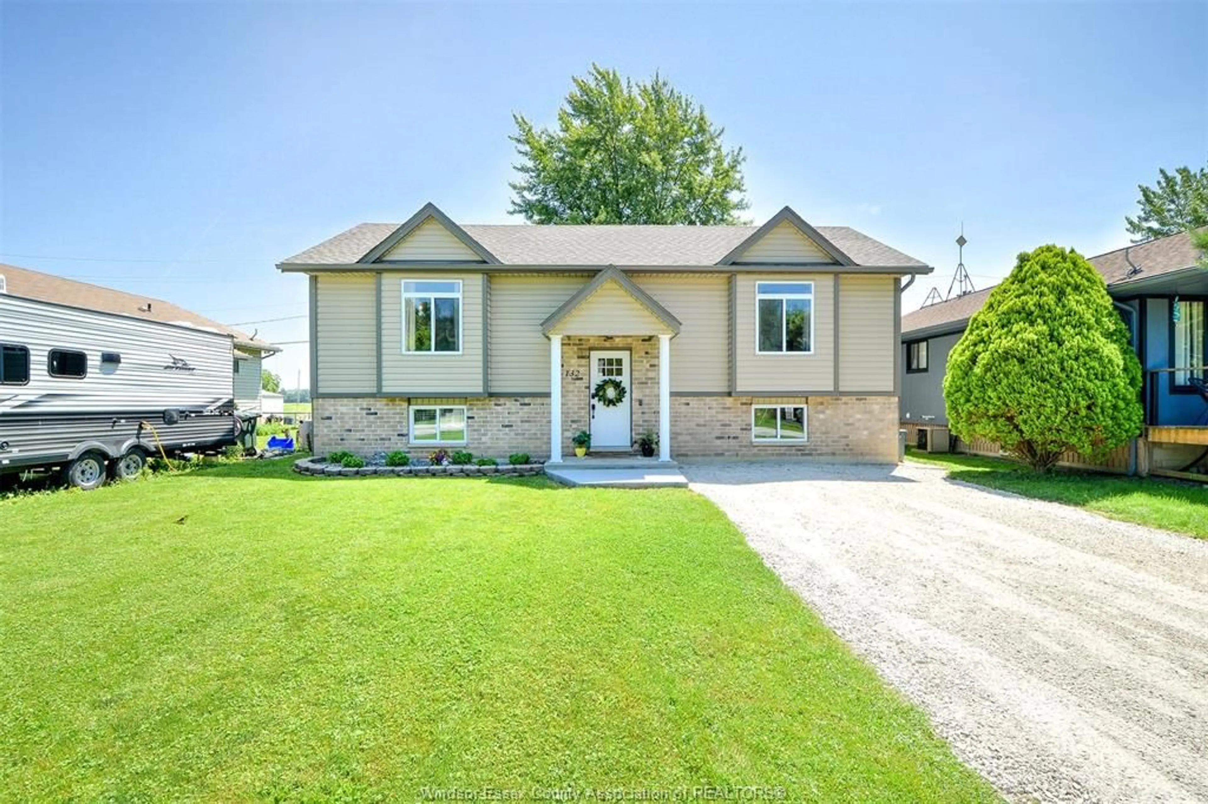 Home with vinyl exterior material, street for 132 GLOUCESTER, Colchester Ontario N0R 1G0
