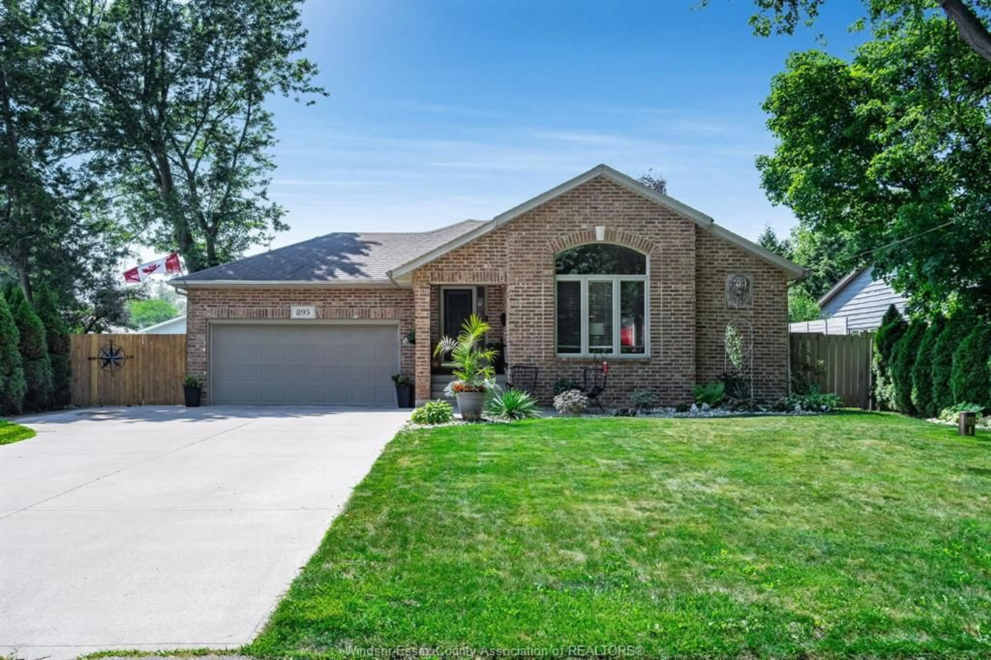 Home with brick exterior material, street for 895 Malott Ave, Kingsville Ontario N9Y 3C3