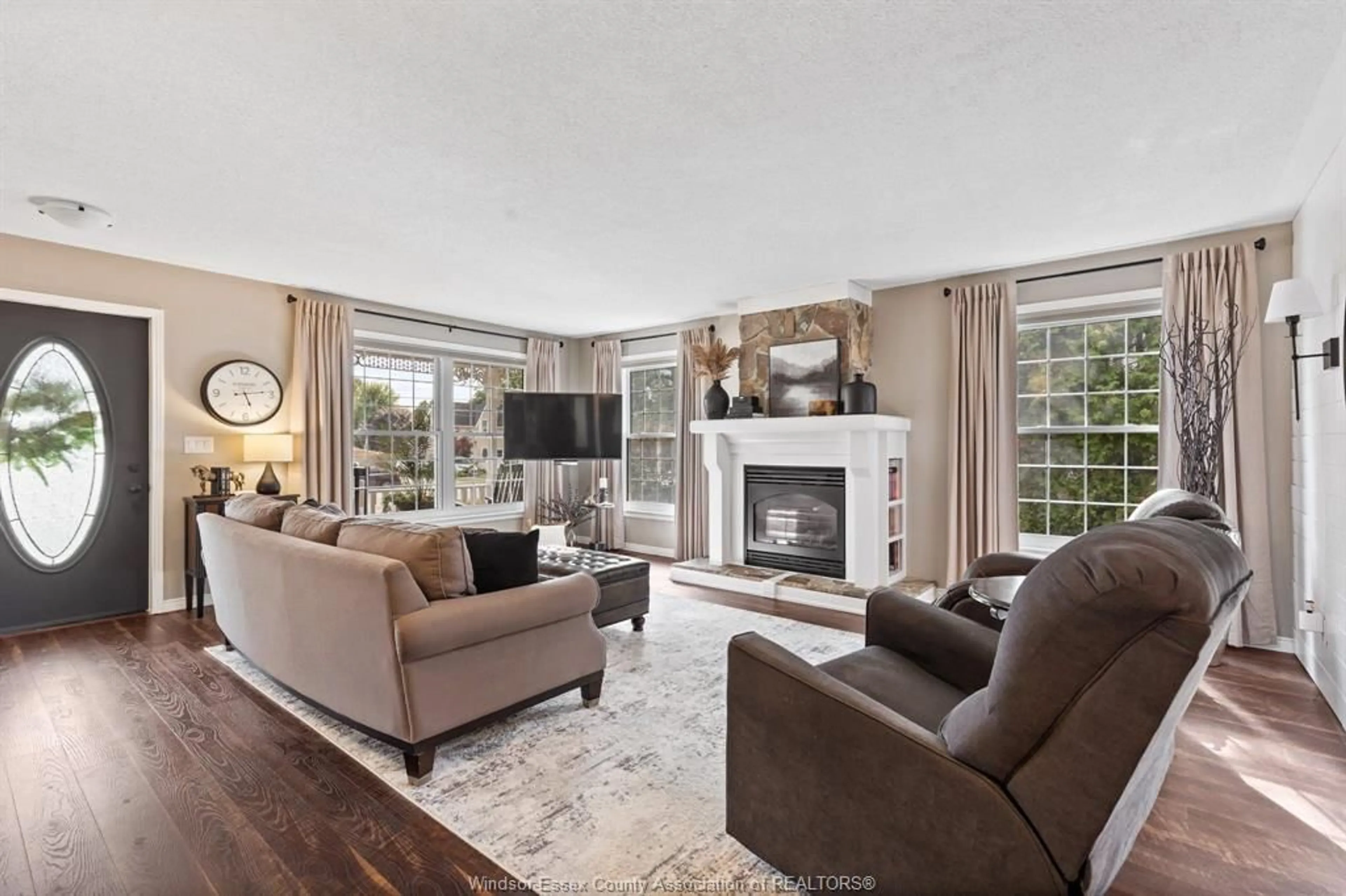 Living room with furniture, unknown for 426 KING St, Harrow Ontario N0R 1G0