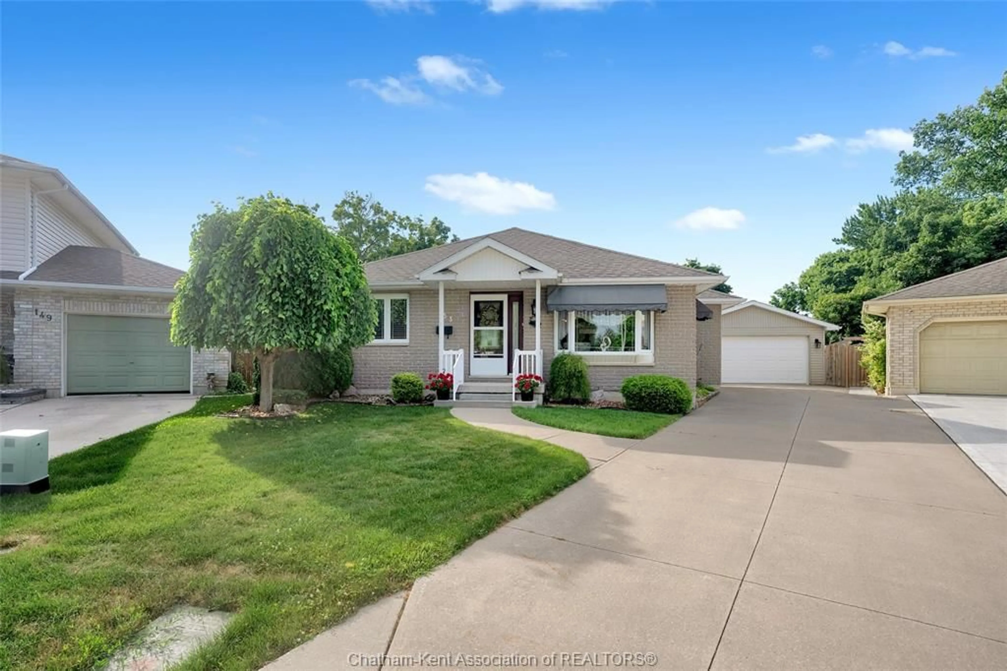 Home with vinyl exterior material, street for 153 Primrose Lane, Chatham Ontario N7L 4N7