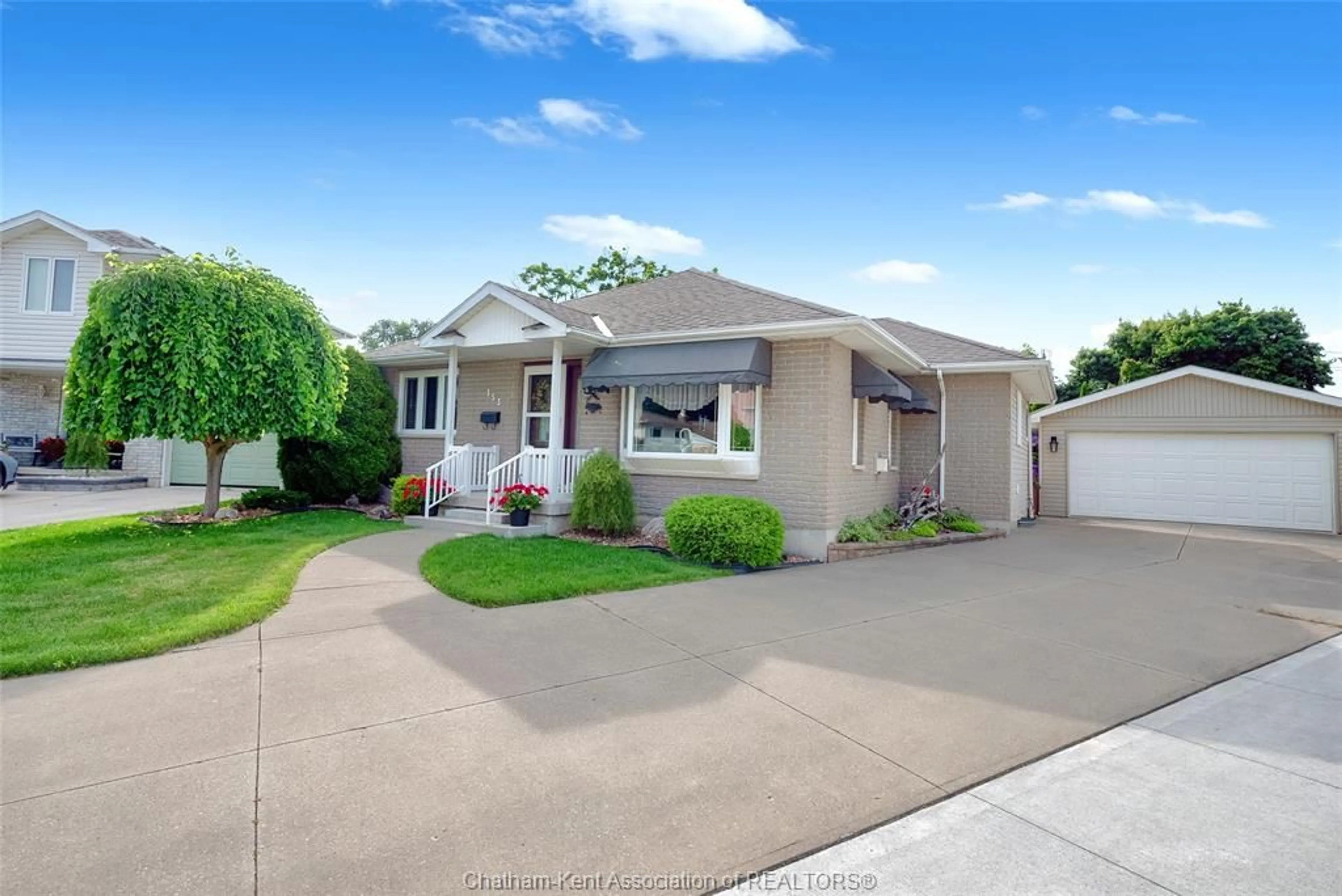 Home with vinyl exterior material, street for 153 Primrose Lane, Chatham Ontario N7L 4N7