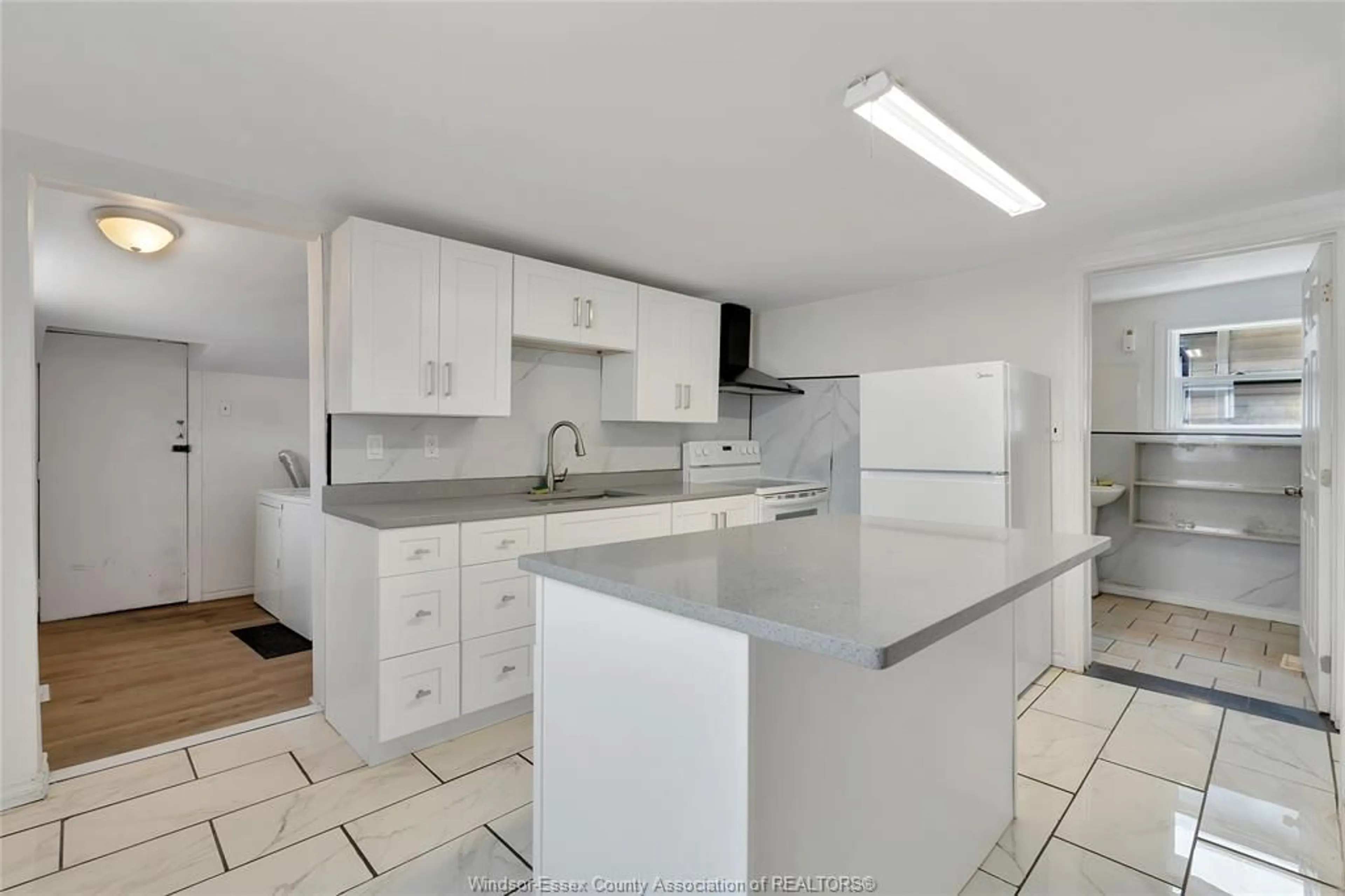 Open concept kitchen, ceramic/tile floor for 442 CHURCH, Windsor Ontario N9A 4S9