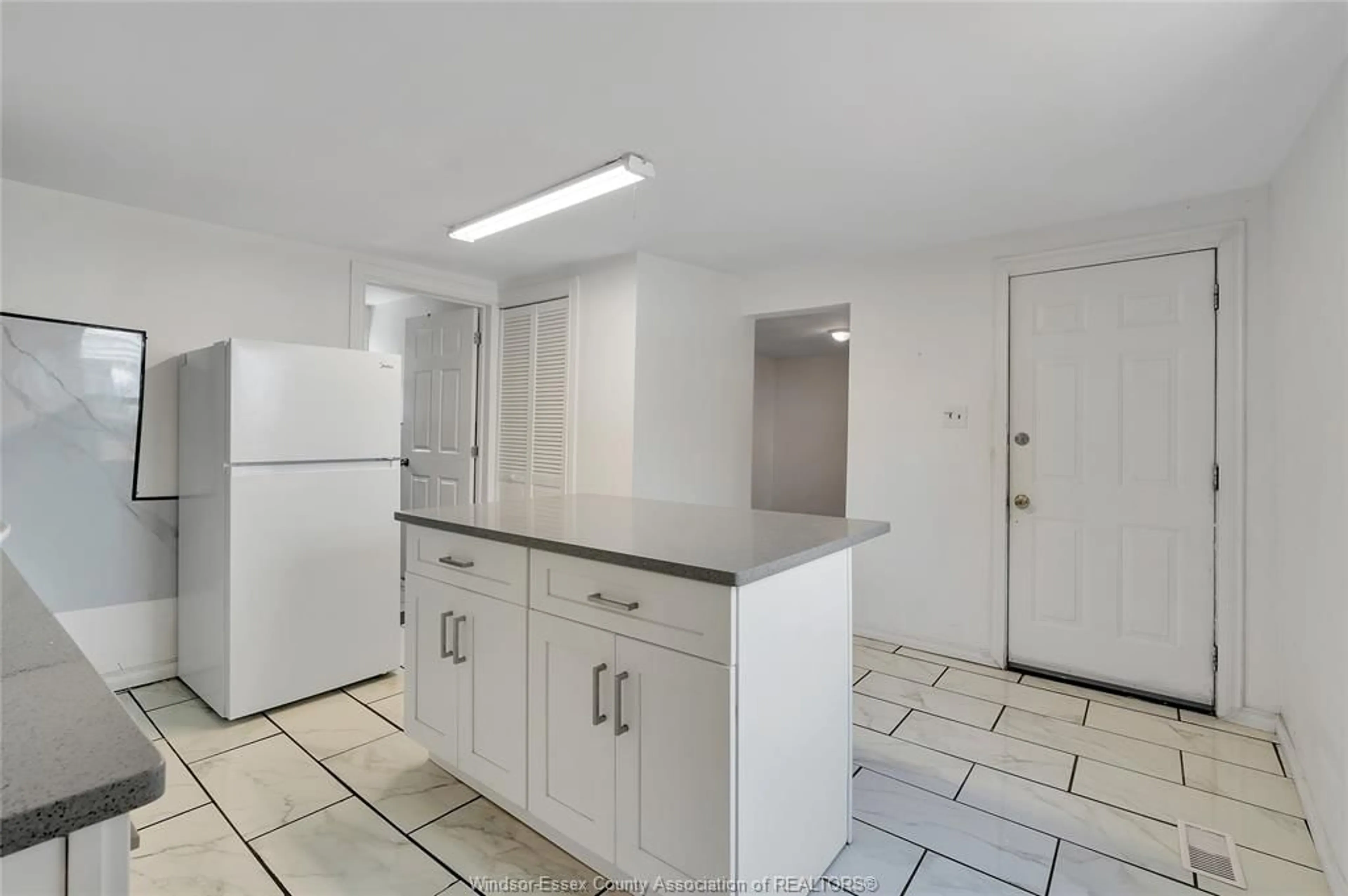 Standard kitchen, unknown for 442 CHURCH, Windsor Ontario N9A 4S9