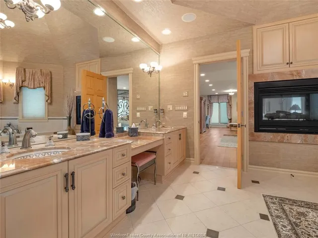 318 CRYSTAL BAY Dr, Amherstburg 3