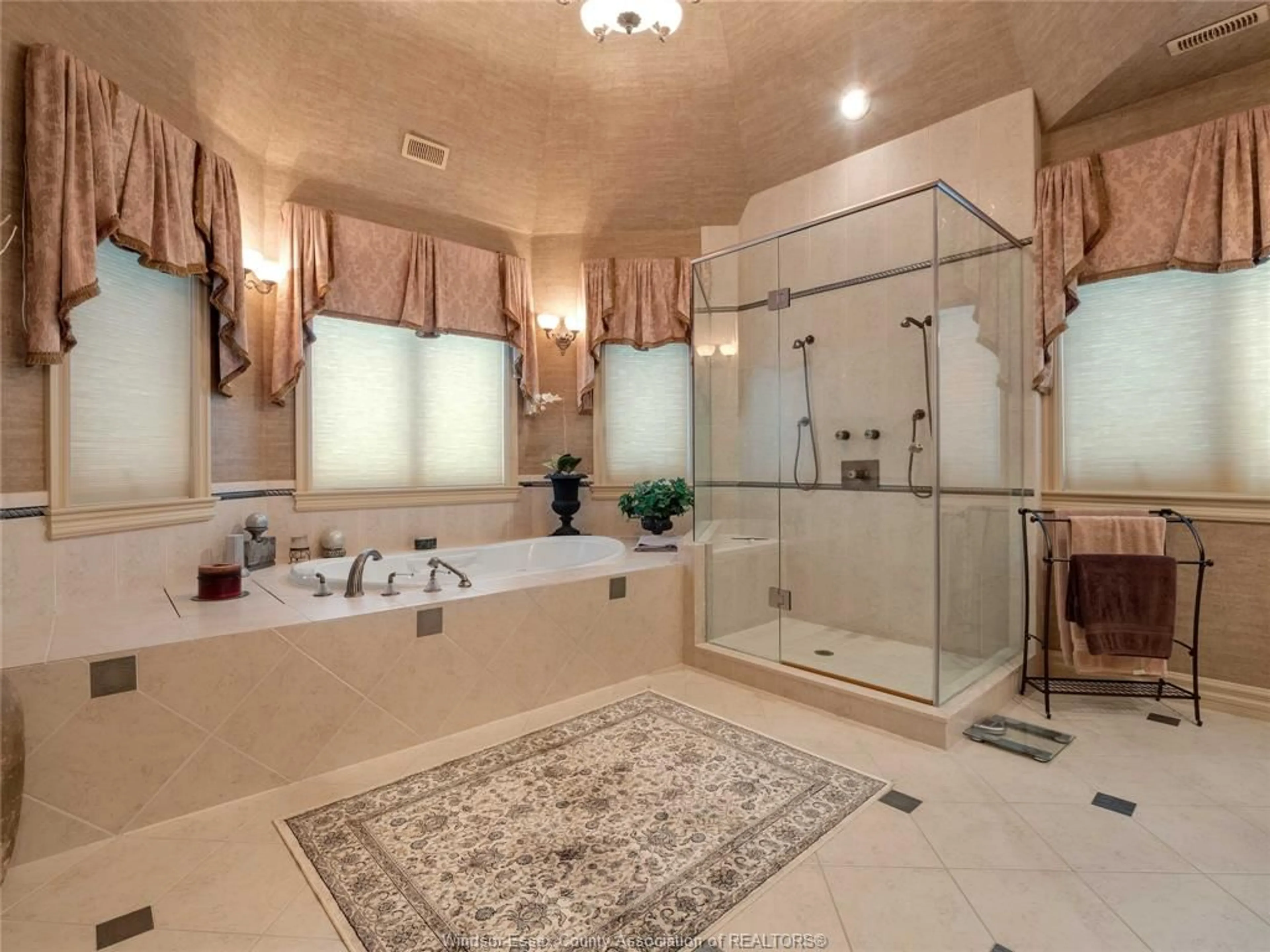 Contemporary bathroom, ceramic/tile floor for 318 CRYSTAL BAY Dr, Amherstburg Ontario N9V 4A6