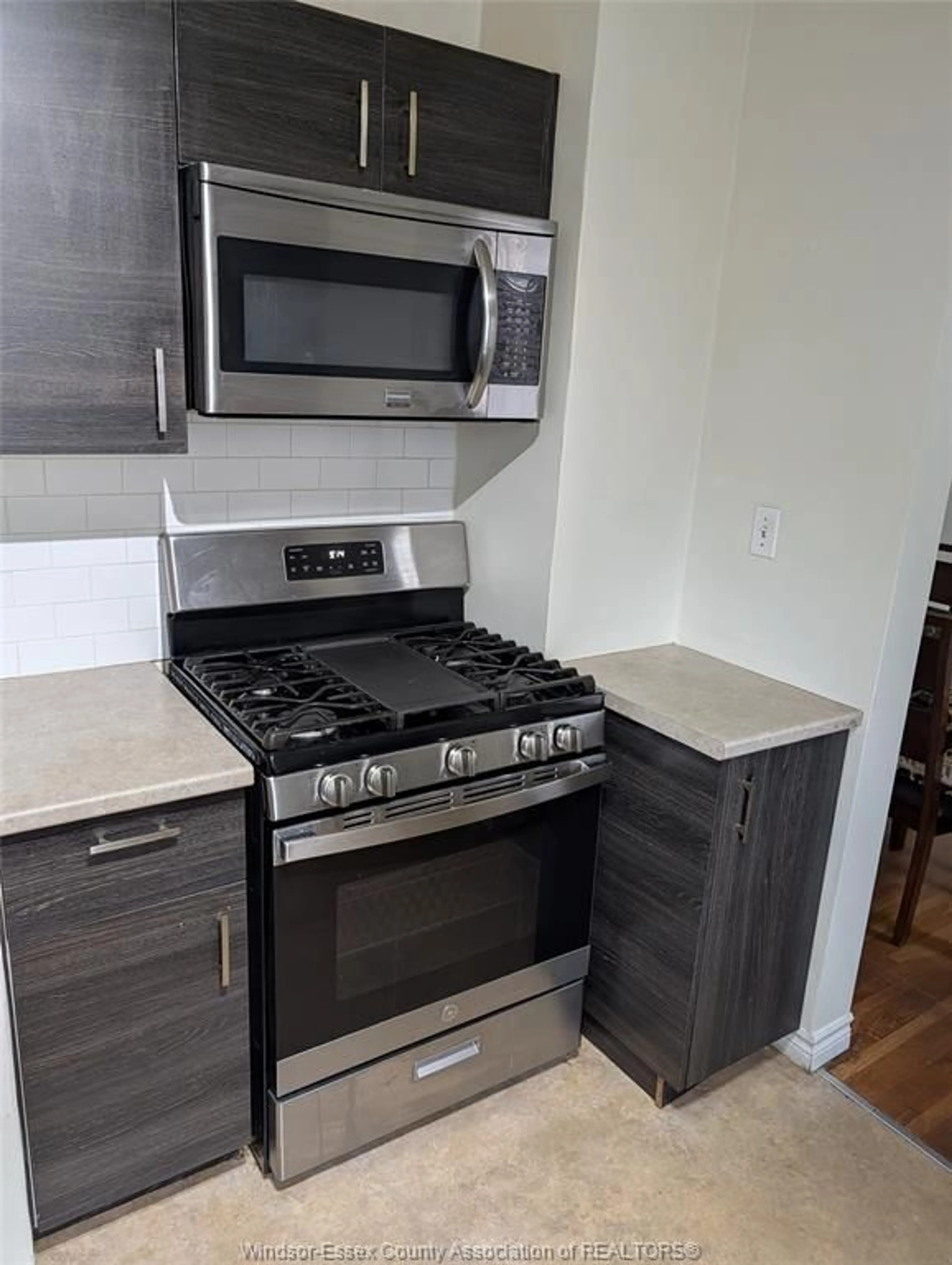 Standard kitchen, unknown for 1868 PILLETTE, Windsor Ontario N8T 2P1