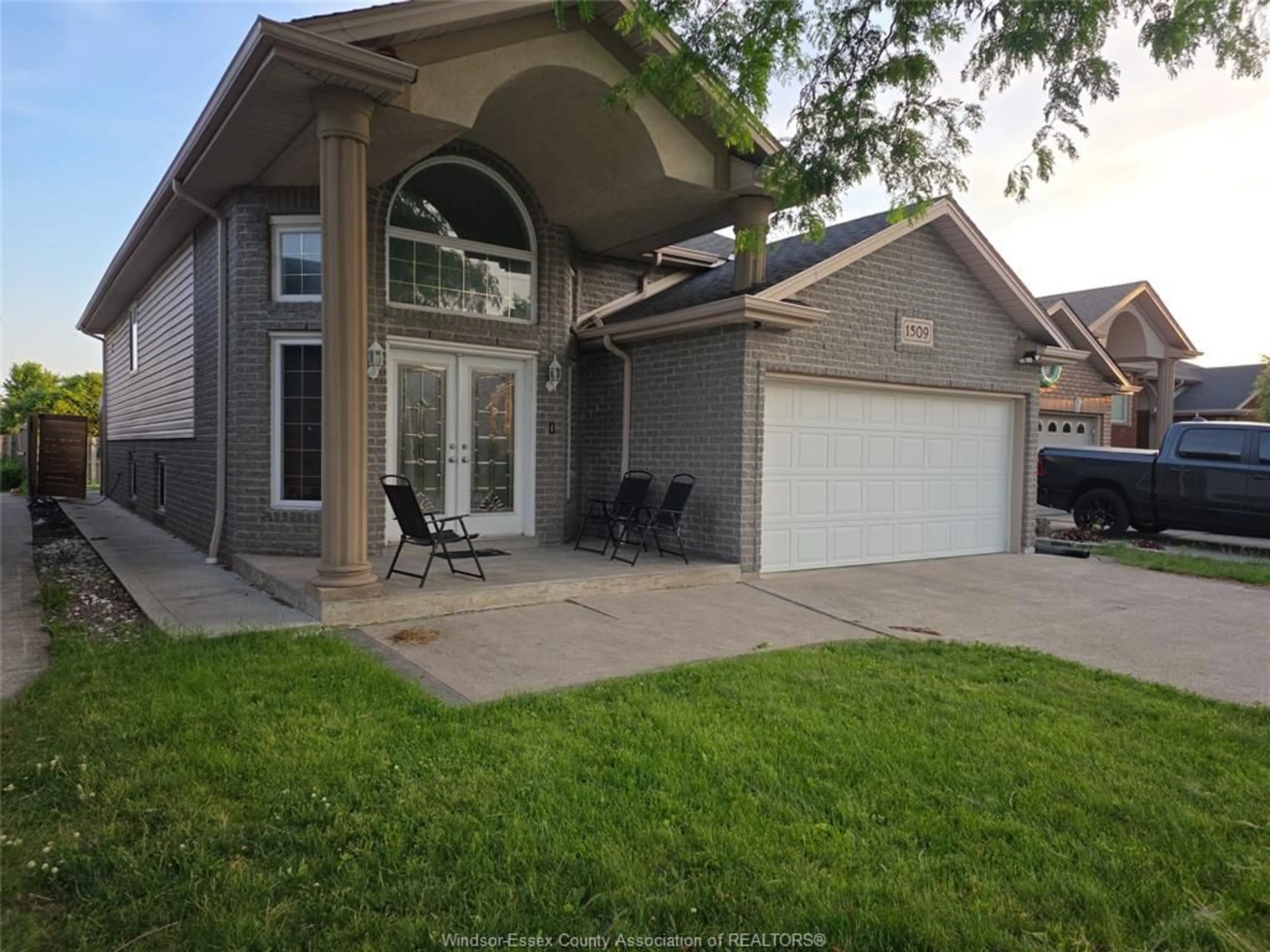 Home with vinyl exterior material, unknown for 1509 MERIDIAN St, Windsor Ontario N9G 3E5