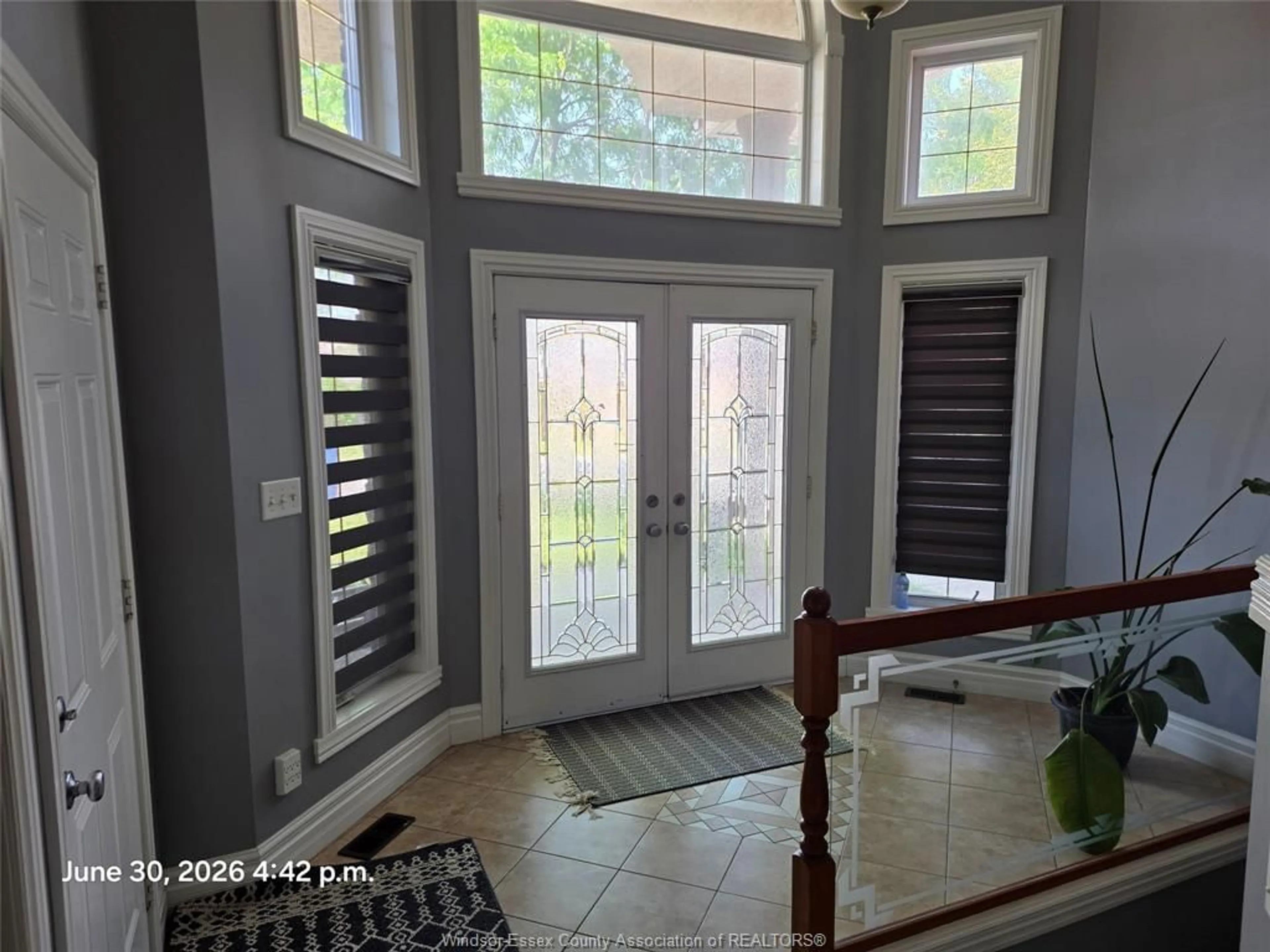 Indoor entryway for 1509 MERIDIAN St, Windsor Ontario N9G 3E5