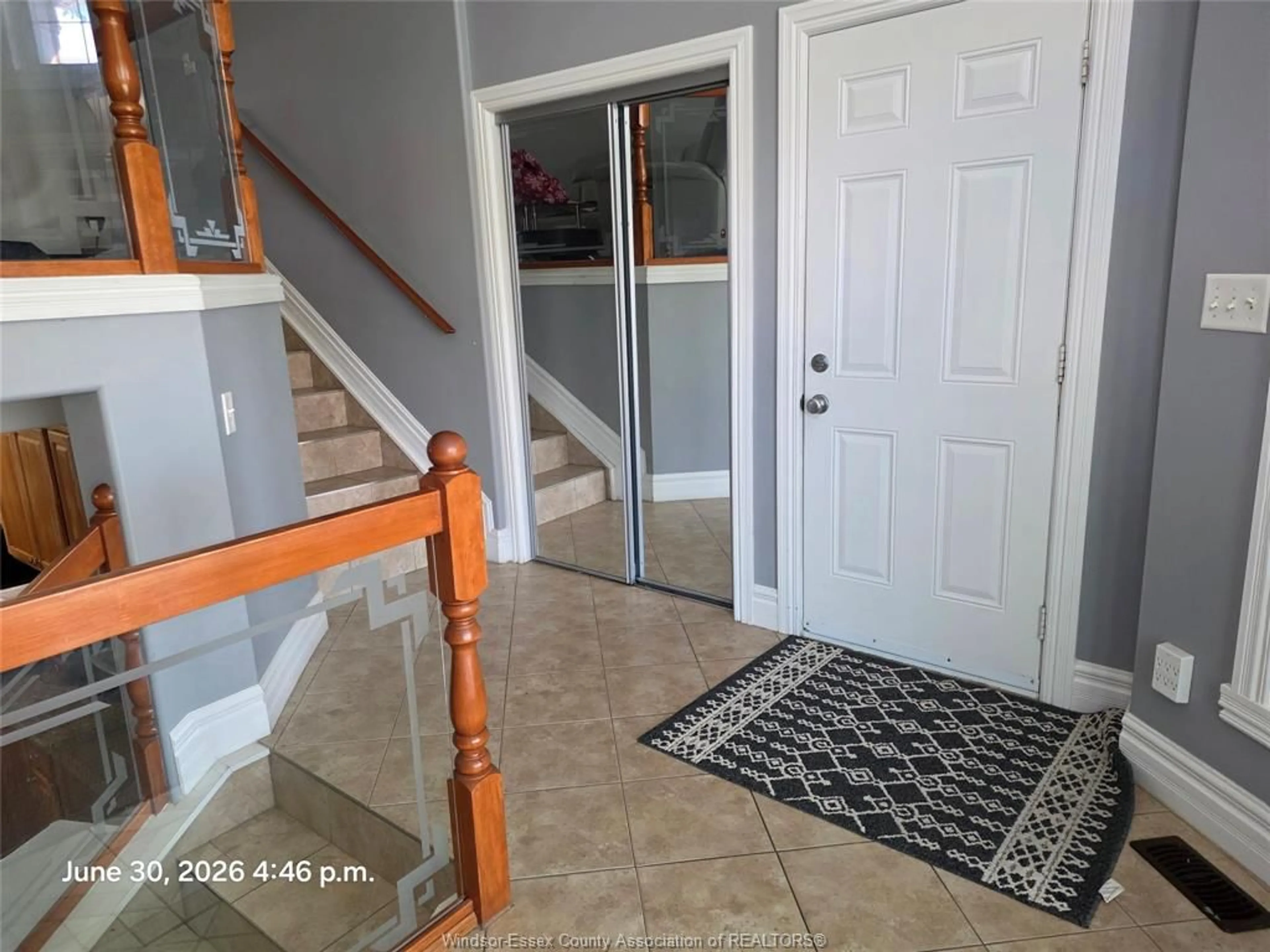 Indoor entryway for 1509 MERIDIAN St, Windsor Ontario N9G 3E5