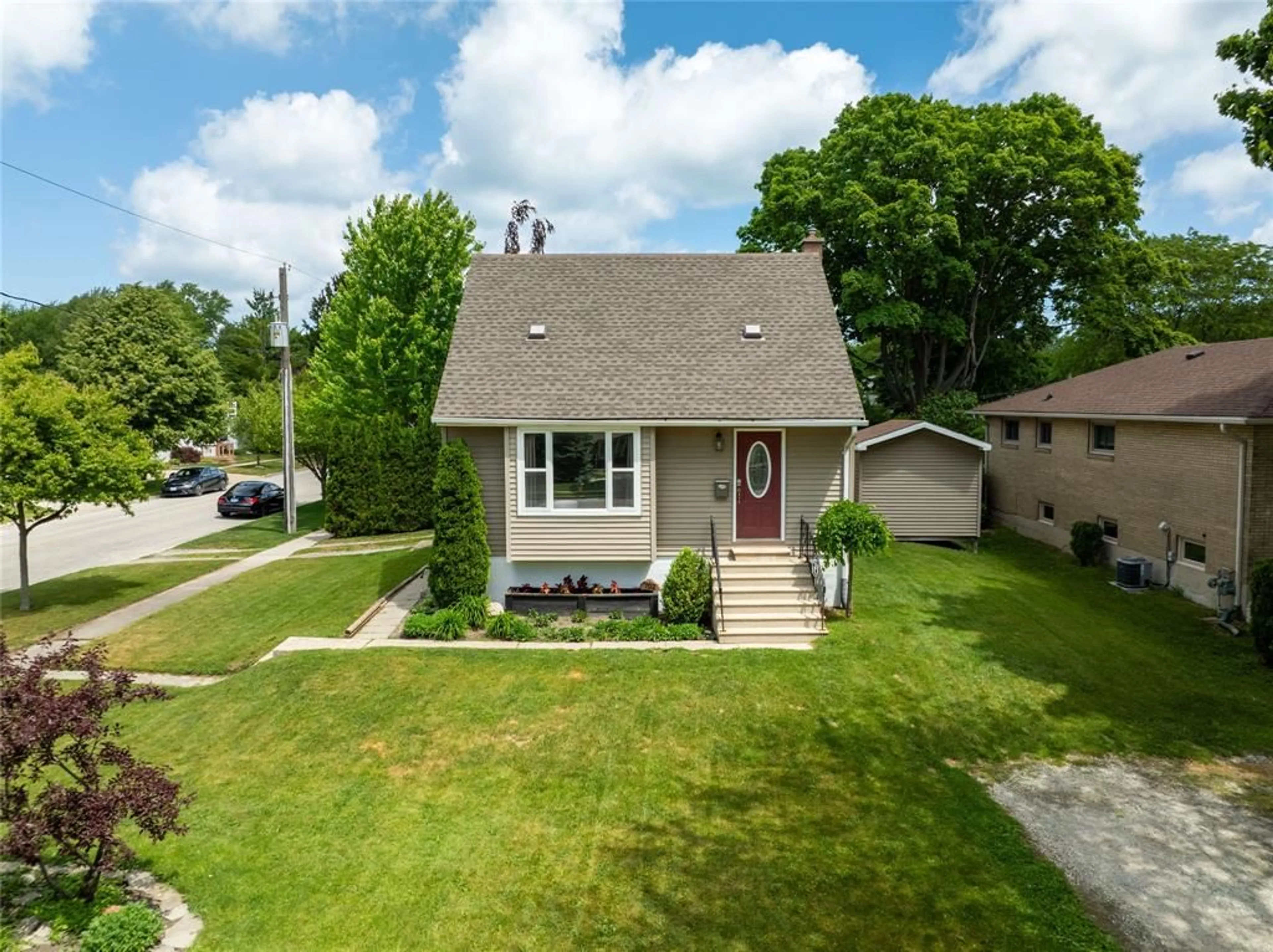 A pic from outside/outdoor area/front of a property/back of a property/a pic from drone, street for 702 MICHIGAN Ave, Point Edward Ontario N7V 1G8