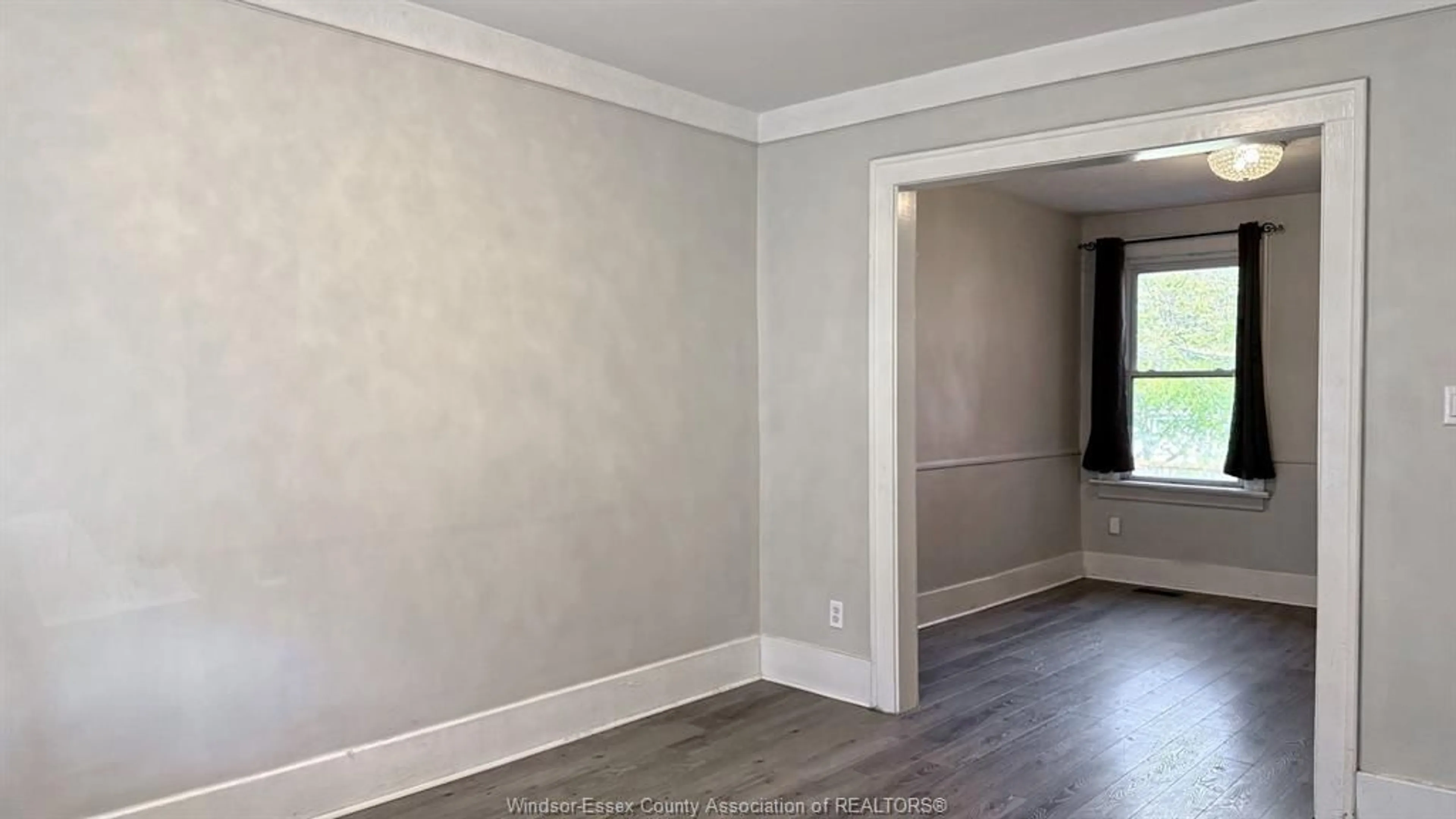 A pic of a room for 1424 Wyandotte St, Windsor Ontario N9B 1H4