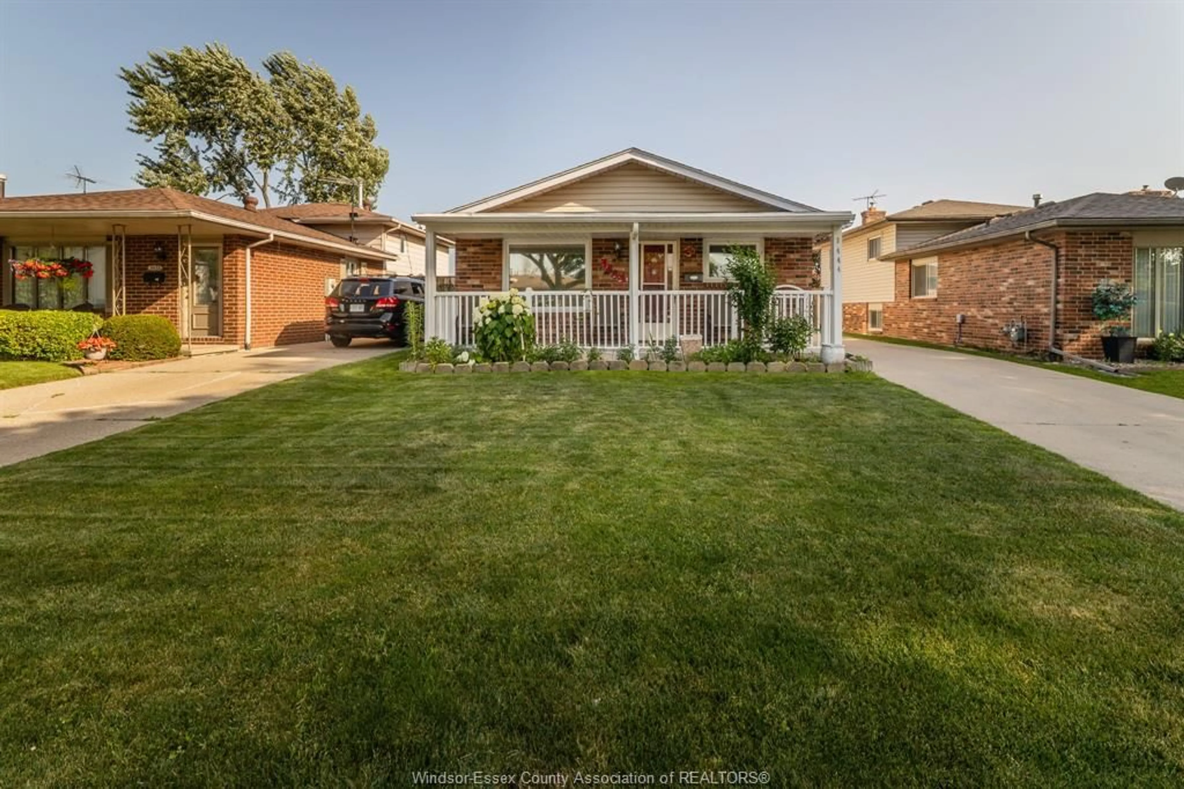 Home with vinyl exterior material, street for 3444 HEMLOCK, Windsor Ontario N8R 1Z9