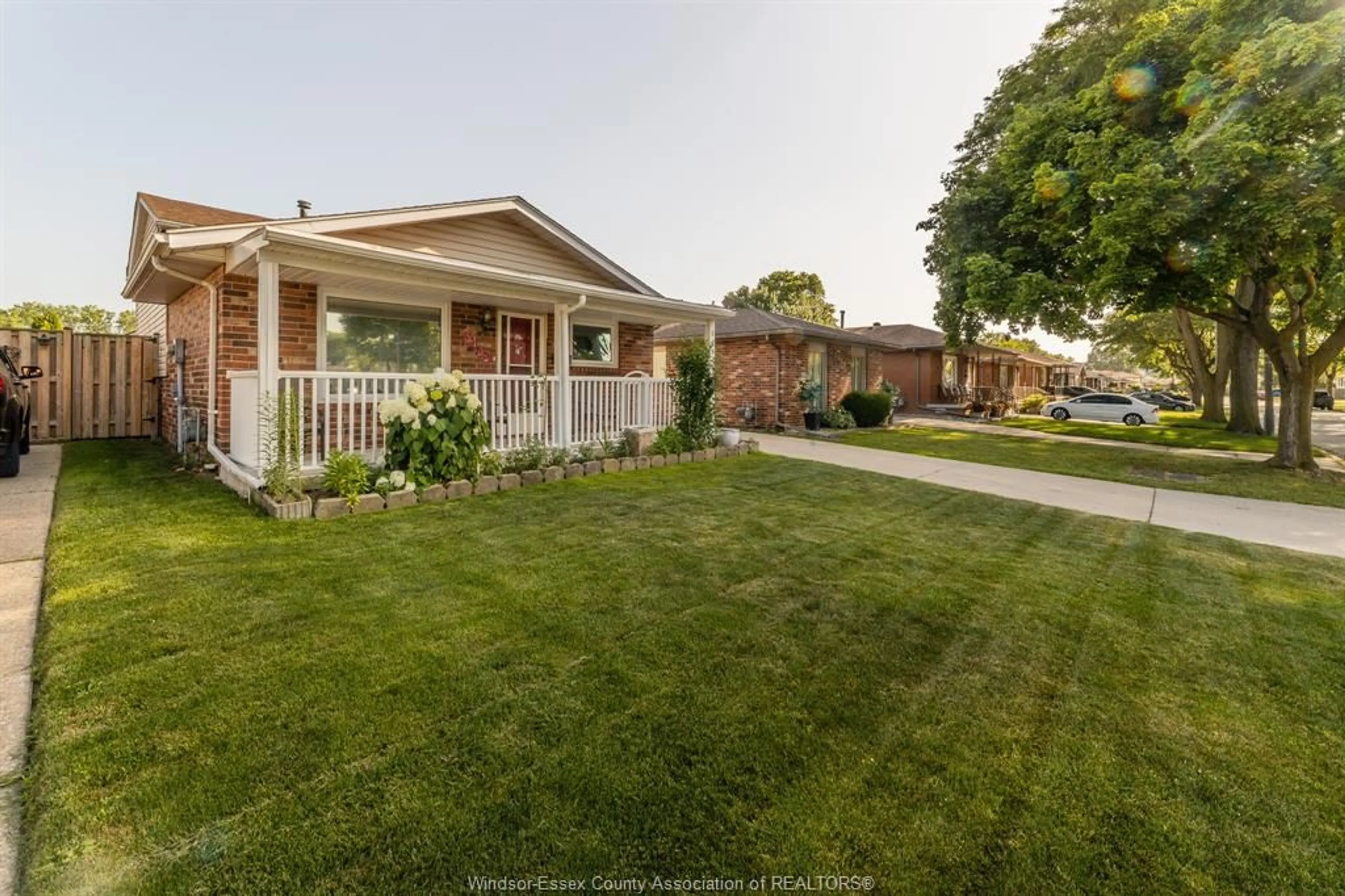 A pic from outside/outdoor area/front of a property/back of a property/a pic from drone, street for 3444 HEMLOCK, Windsor Ontario N8R 1Z9