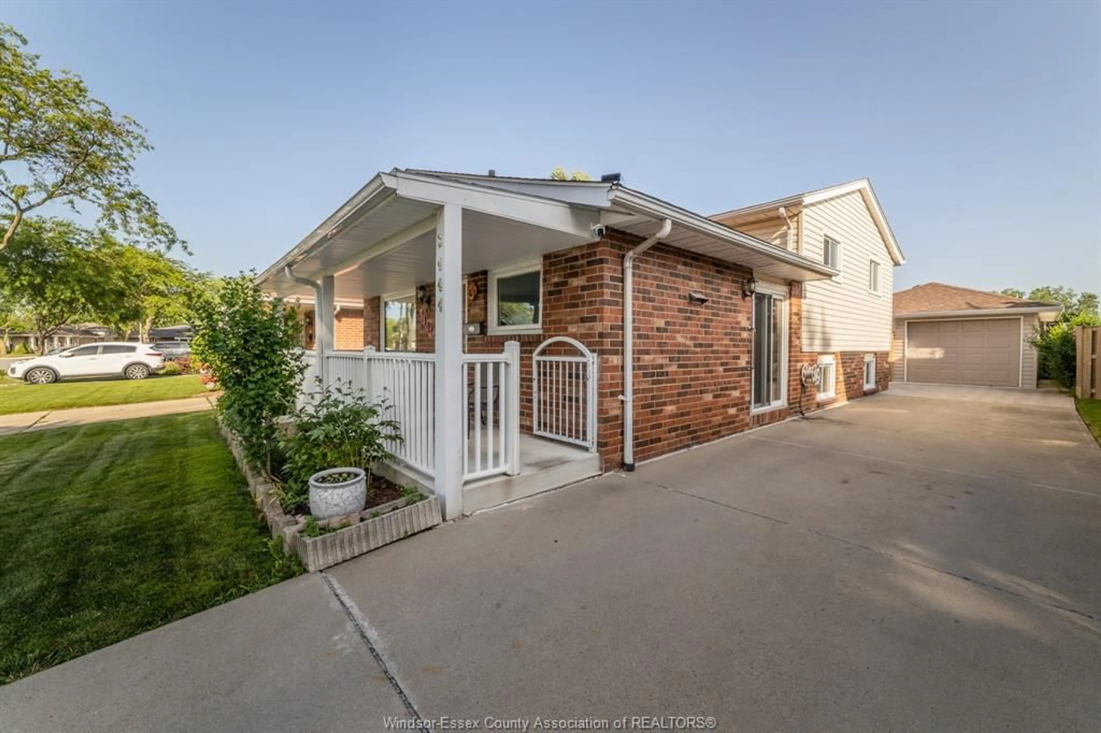 Unknown for 3444 HEMLOCK, Windsor Ontario N8R 1Z9