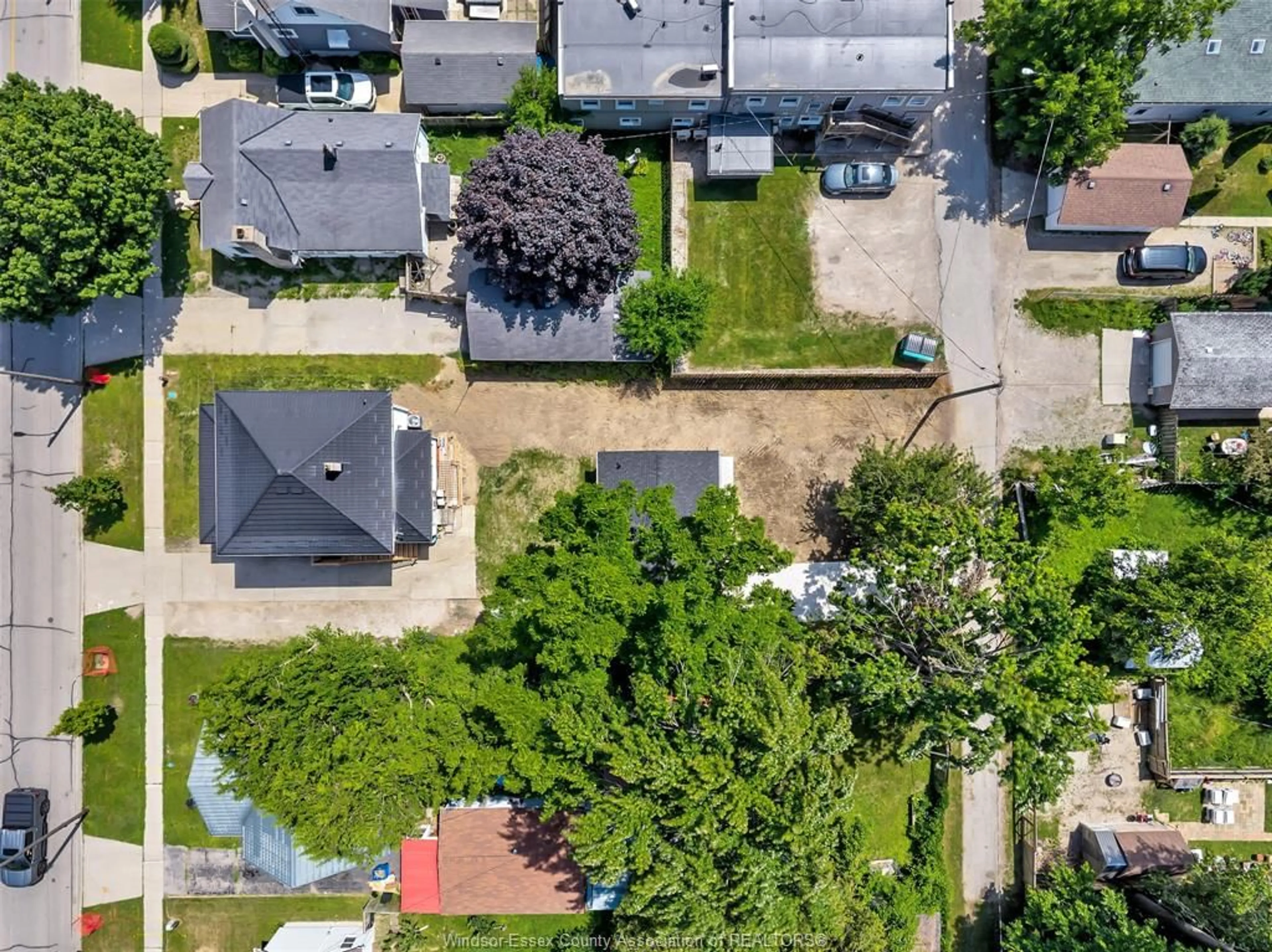 A pic from outside/outdoor area/front of a property/back of a property/a pic from drone, street for 58 MARLBOROUGH St, Leamington Ontario N8H 1W7
