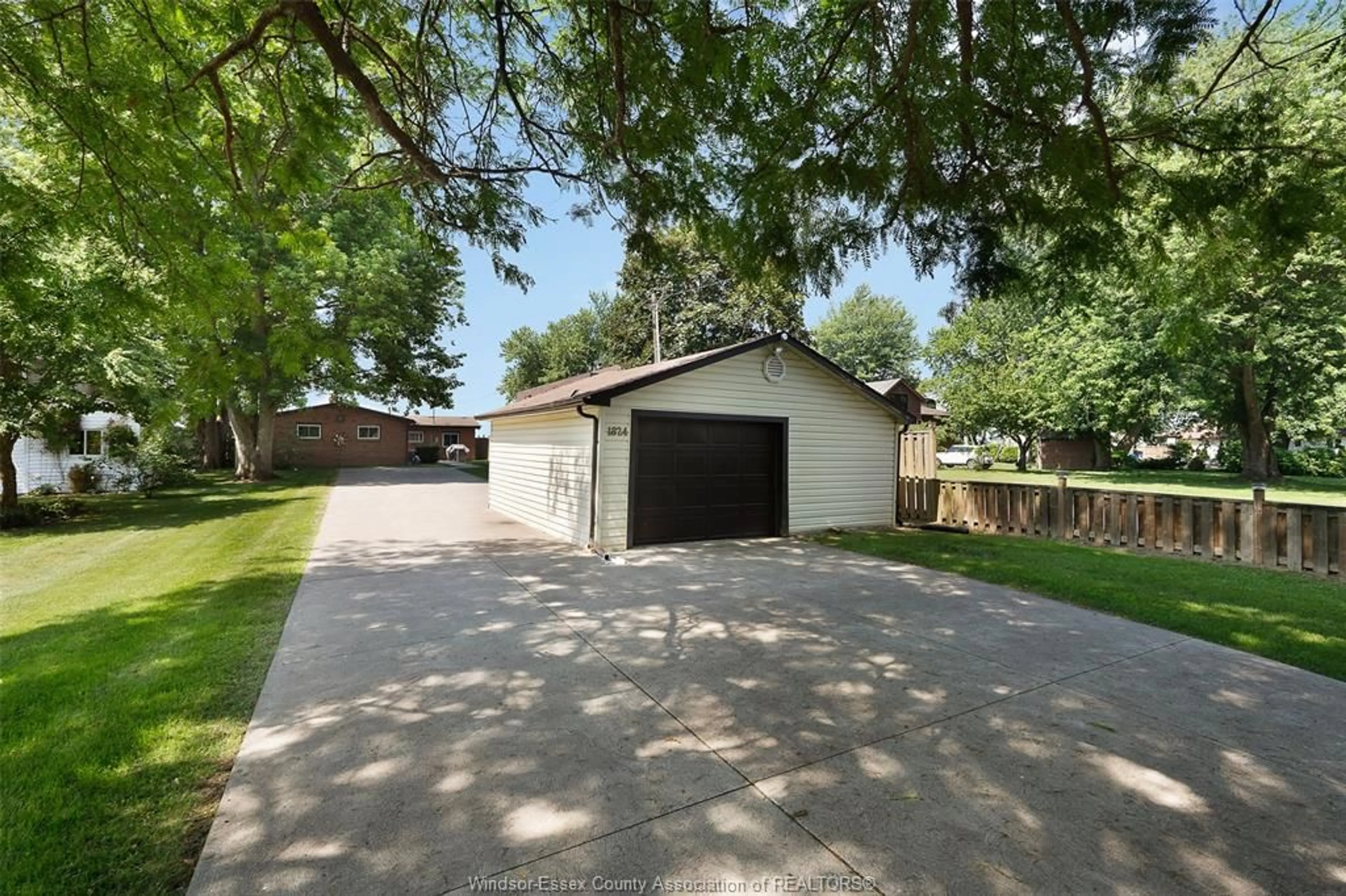 Unknown for 1824 ERIE Ave, Amherstburg Ontario N9V 2Y8