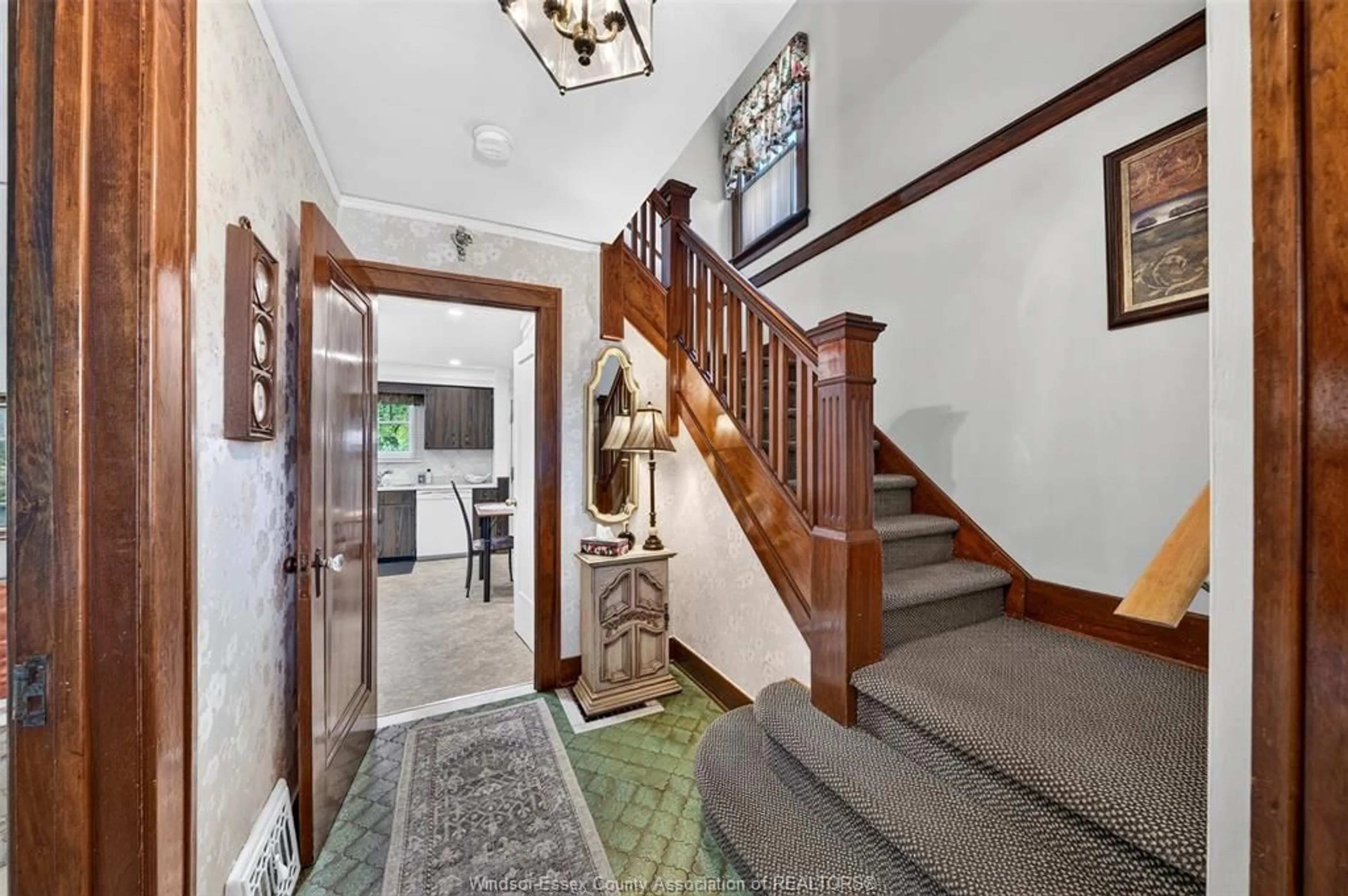 Indoor foyer for 2333 CHILVER, Windsor Ontario N8W 2V6