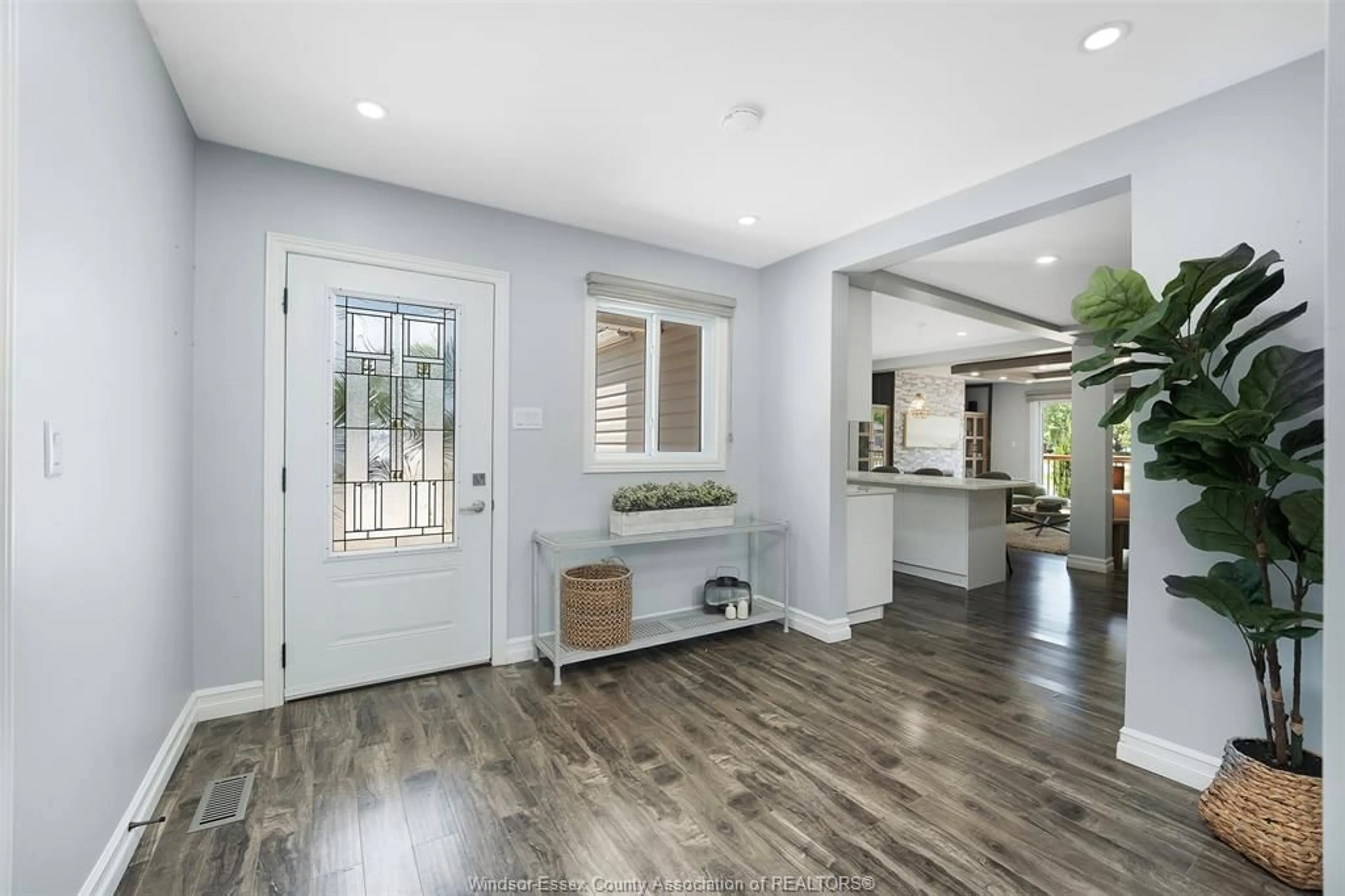 Indoor entryway for 430 BROADWAY St, Belle River Ontario N0R 1A0